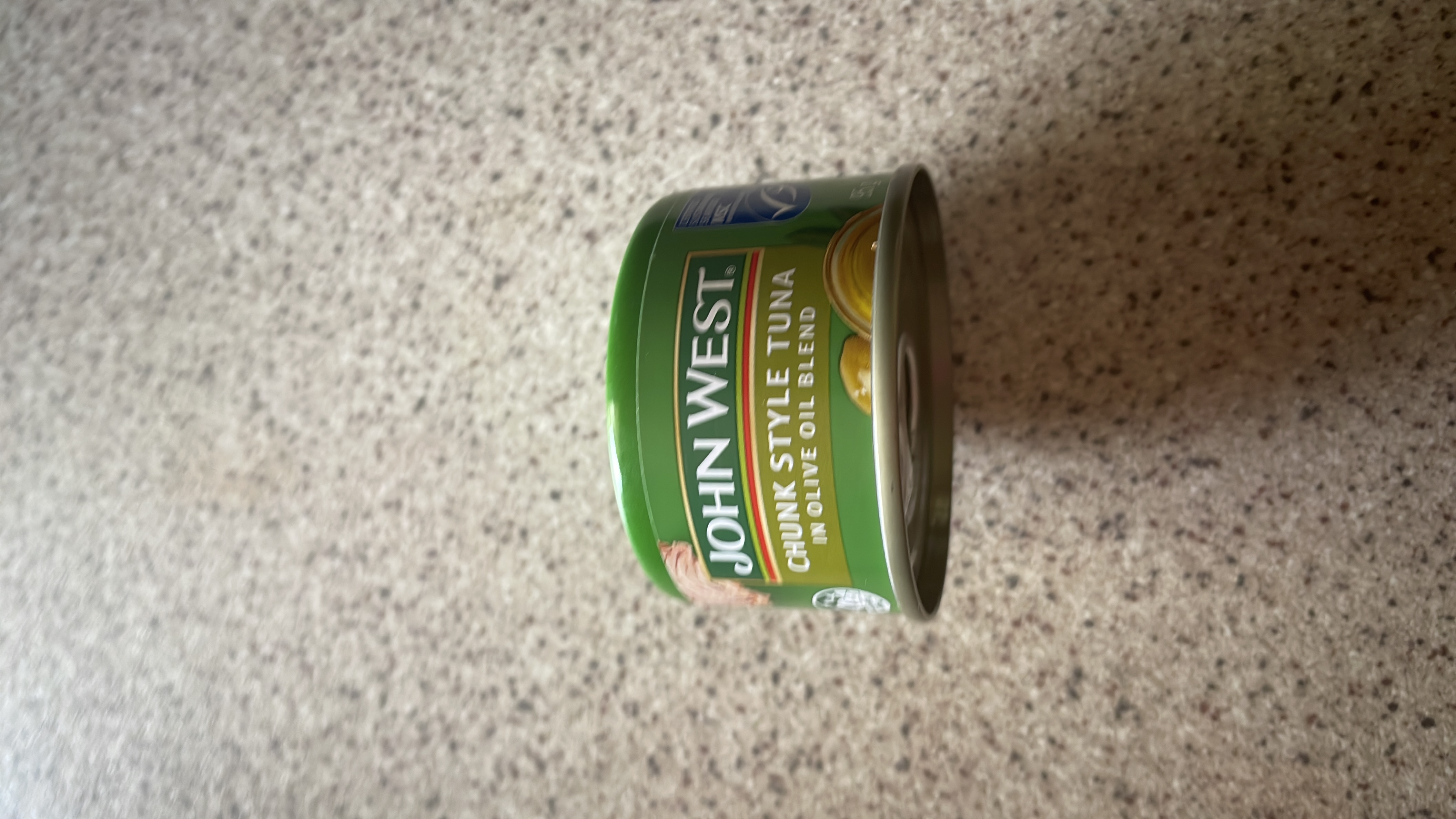 This is a can of chunk-style tuna in an olive oil blend, providing a high-protein, low-carb option with moderate fats.