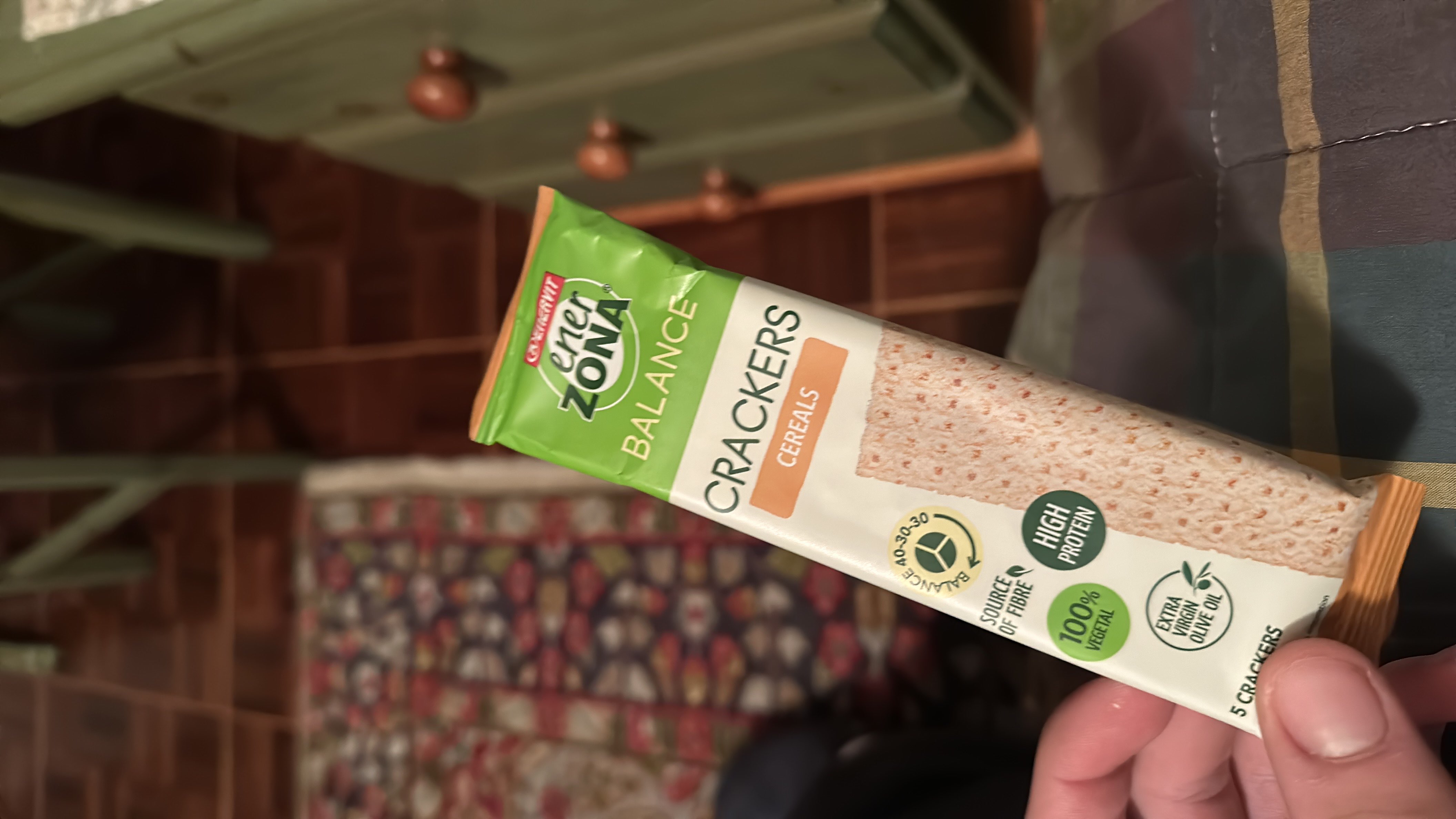 EnerZona Balance cereal crackers are a high-protein, fiber-rich snack made with extra virgin olive oil and 100% vegetal ingredients.