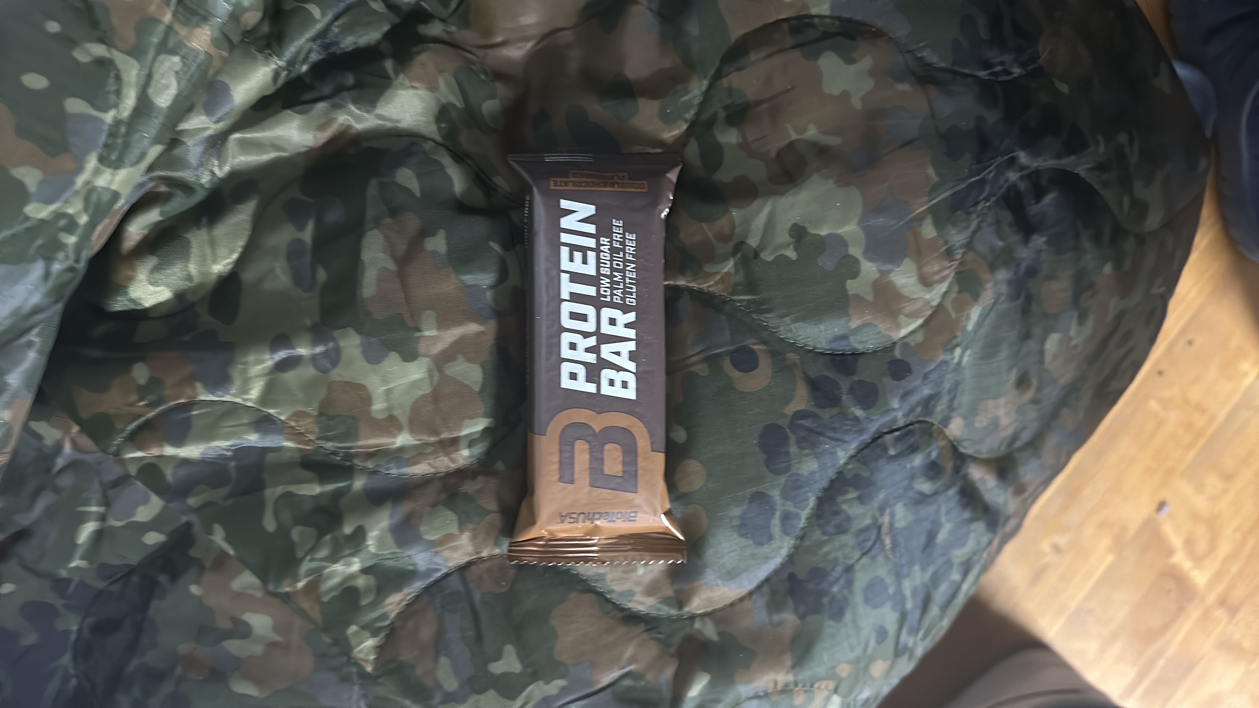 A low-sugar protein bar that is palm oil free and gluten free, providing a balanced source of protein.