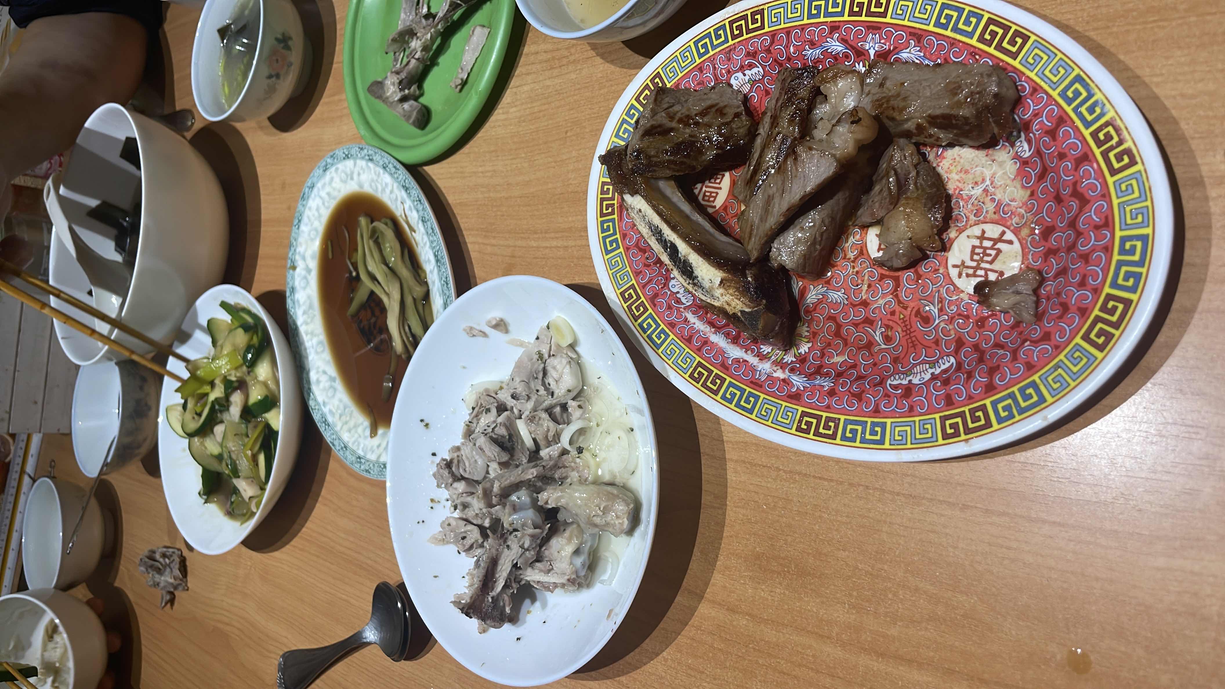 A boiled chicken meal, high in protein and low in fats, offering a healthy and satisfying option.