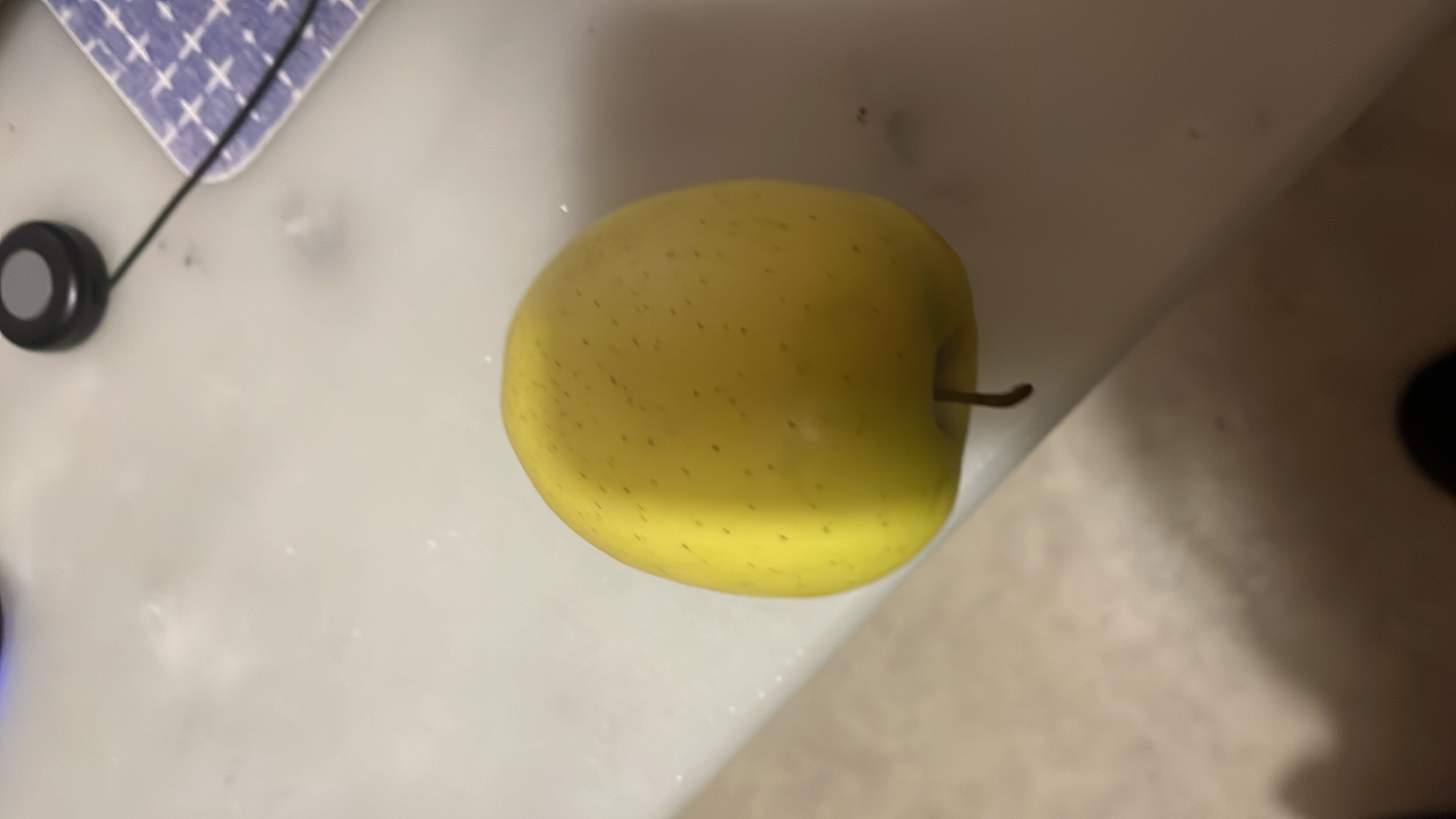 A single golden apple with moderate calorie content and essential nutrients.