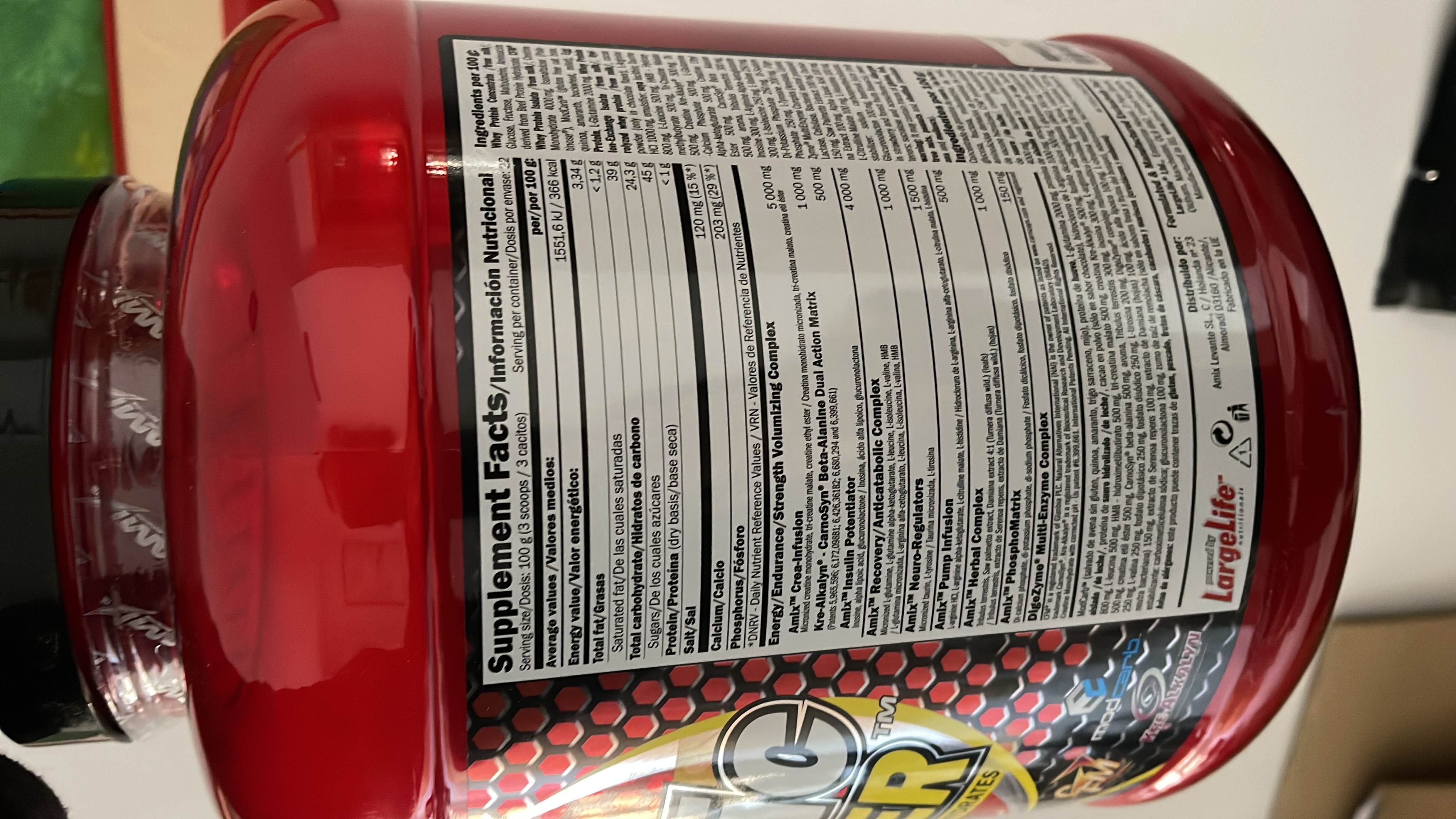 This is a high-protein supplement with moderate carbohydrates and low fats, designed for energy and muscle recovery.