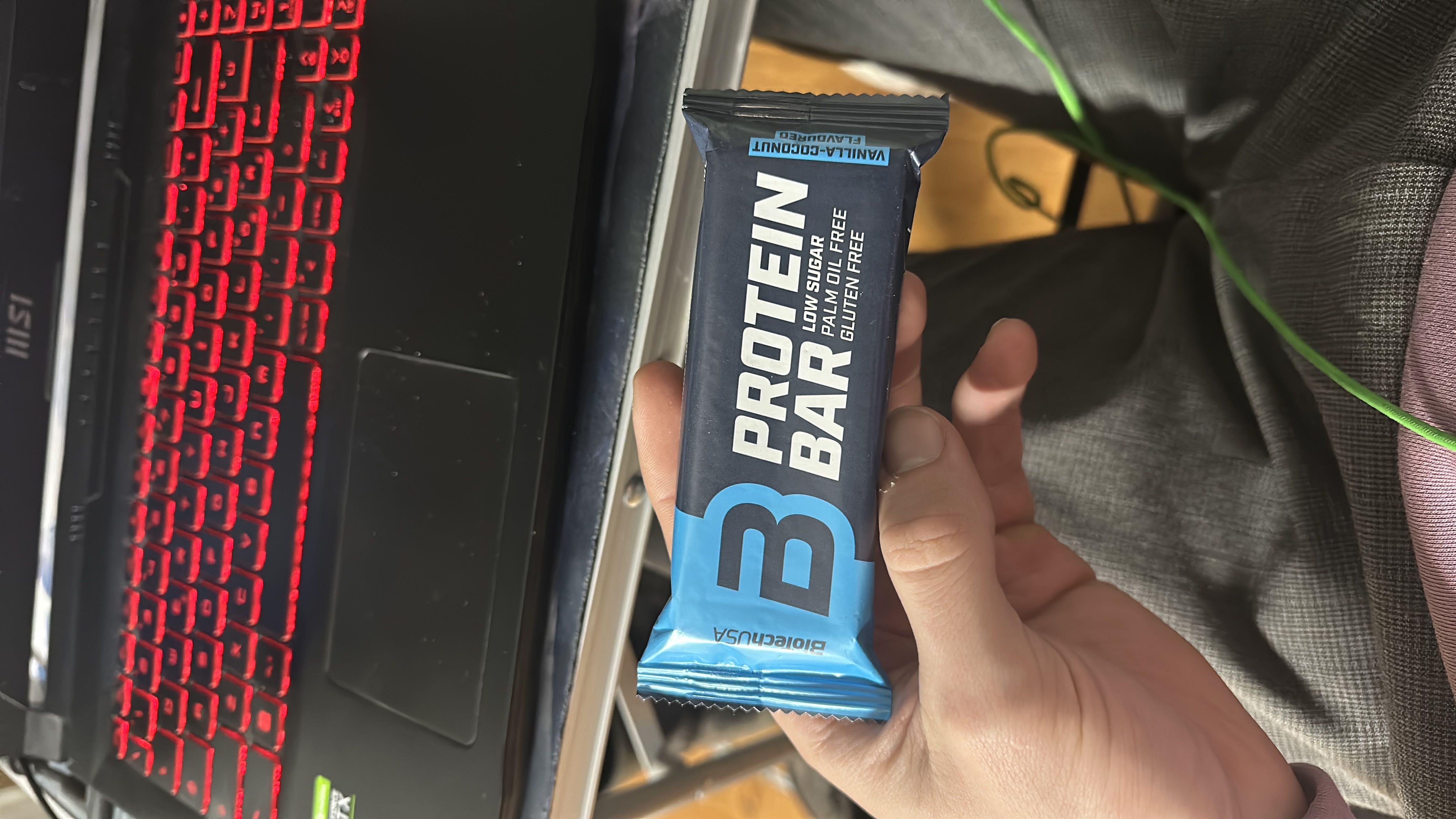 A low-sugar, palm oil-free, gluten-free protein bar with vanilla-coconut flavor, providing a balanced mix of protein, carbs, and fats.