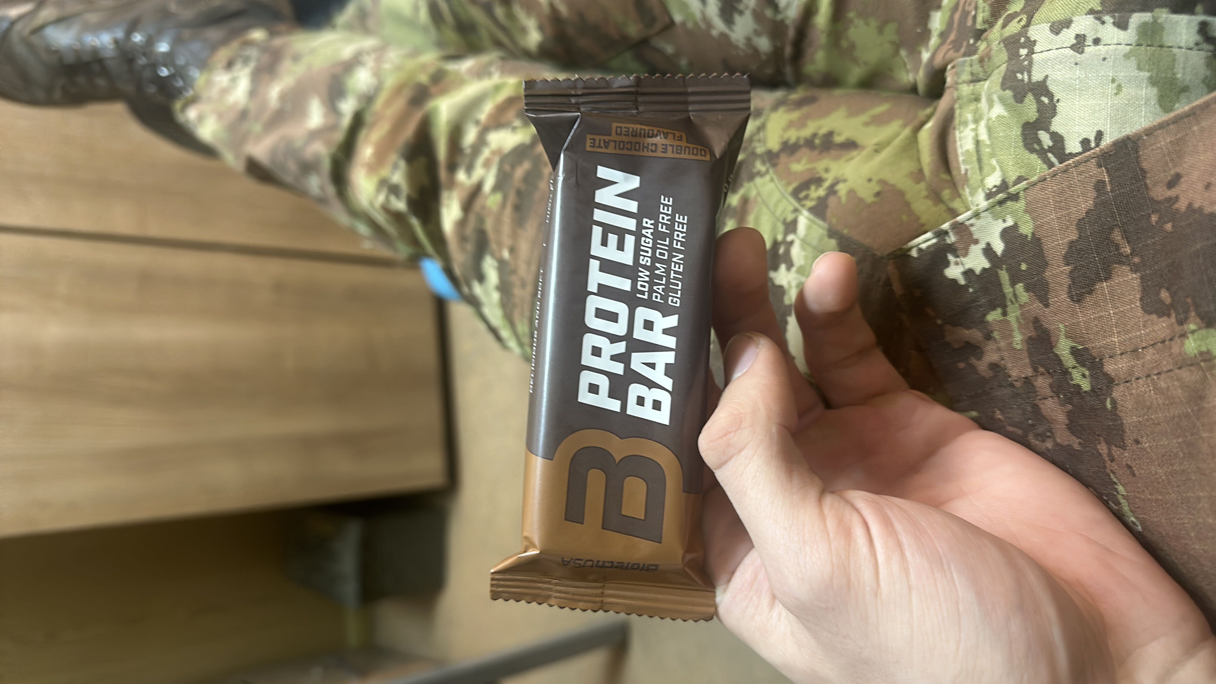 A low-sugar, gluten-free protein bar with 200 calories, primarily composed of protein, chocolate, and sweeteners.