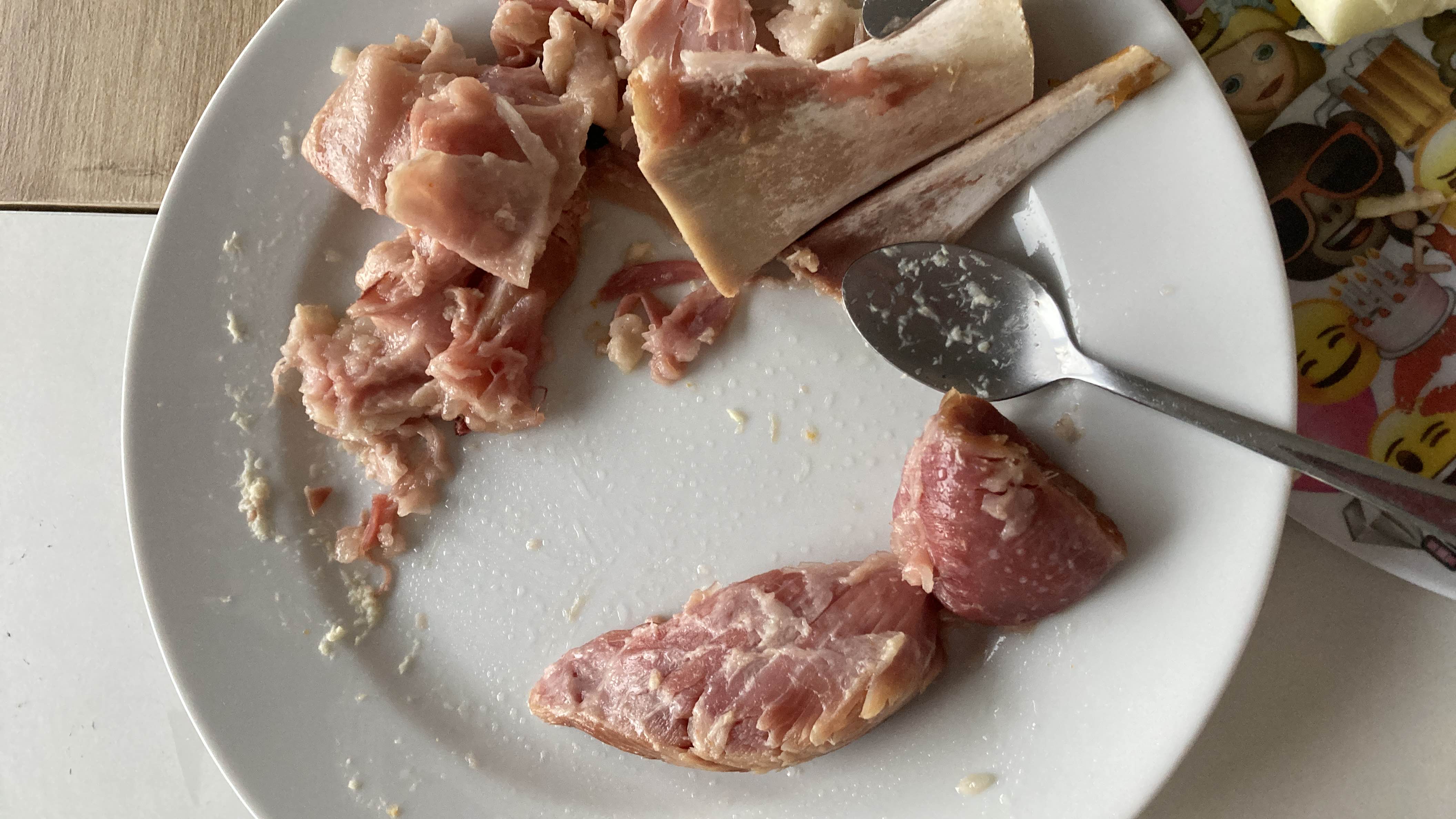The image shows a plate with pieces of pork, which is high in protein and fats, and contains no carbohydrates.