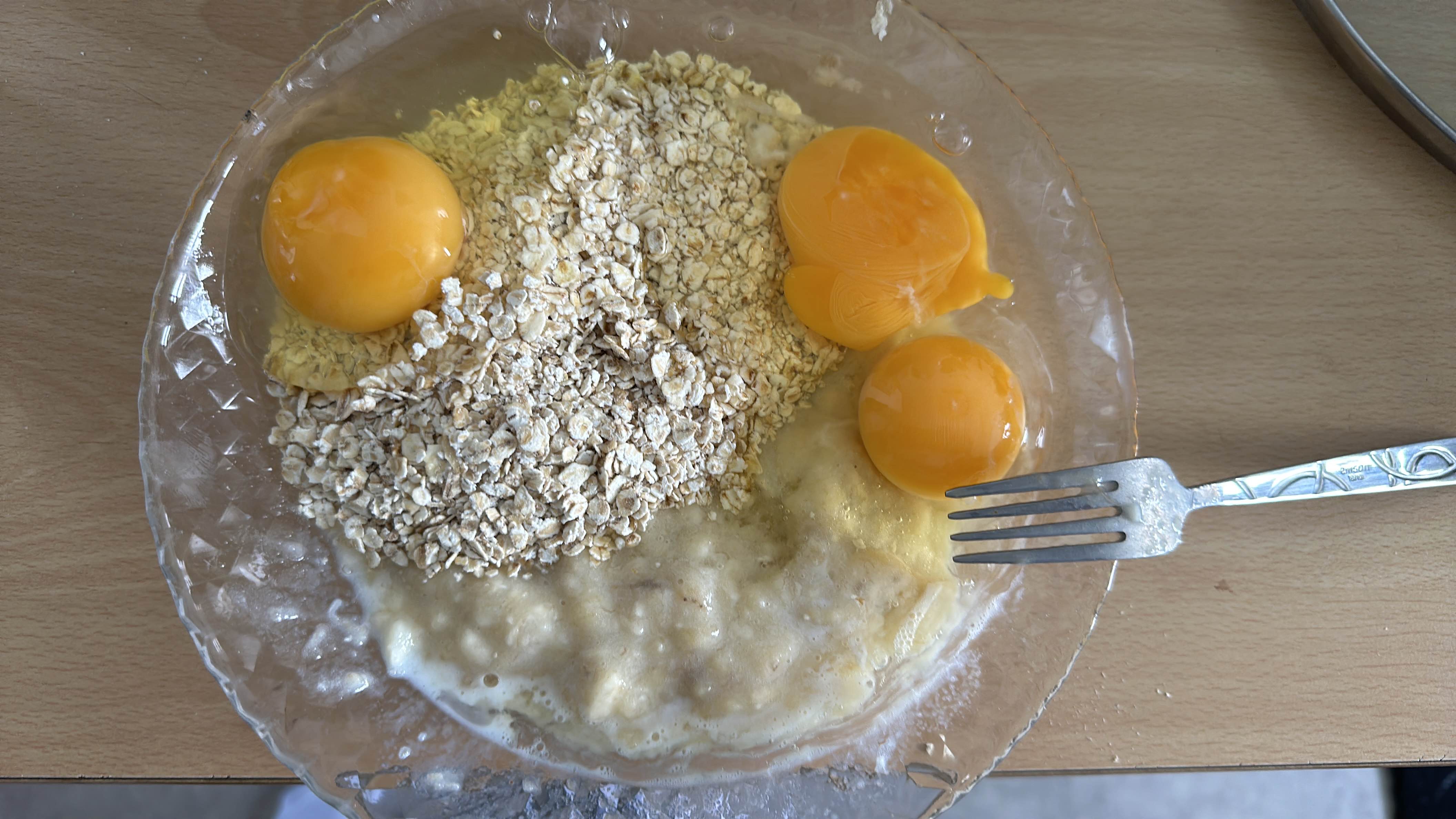 A nutritious mixture of mashed banana, oats, and eggs, providing a balanced source of protein, carbohydrates, and healthy fats.