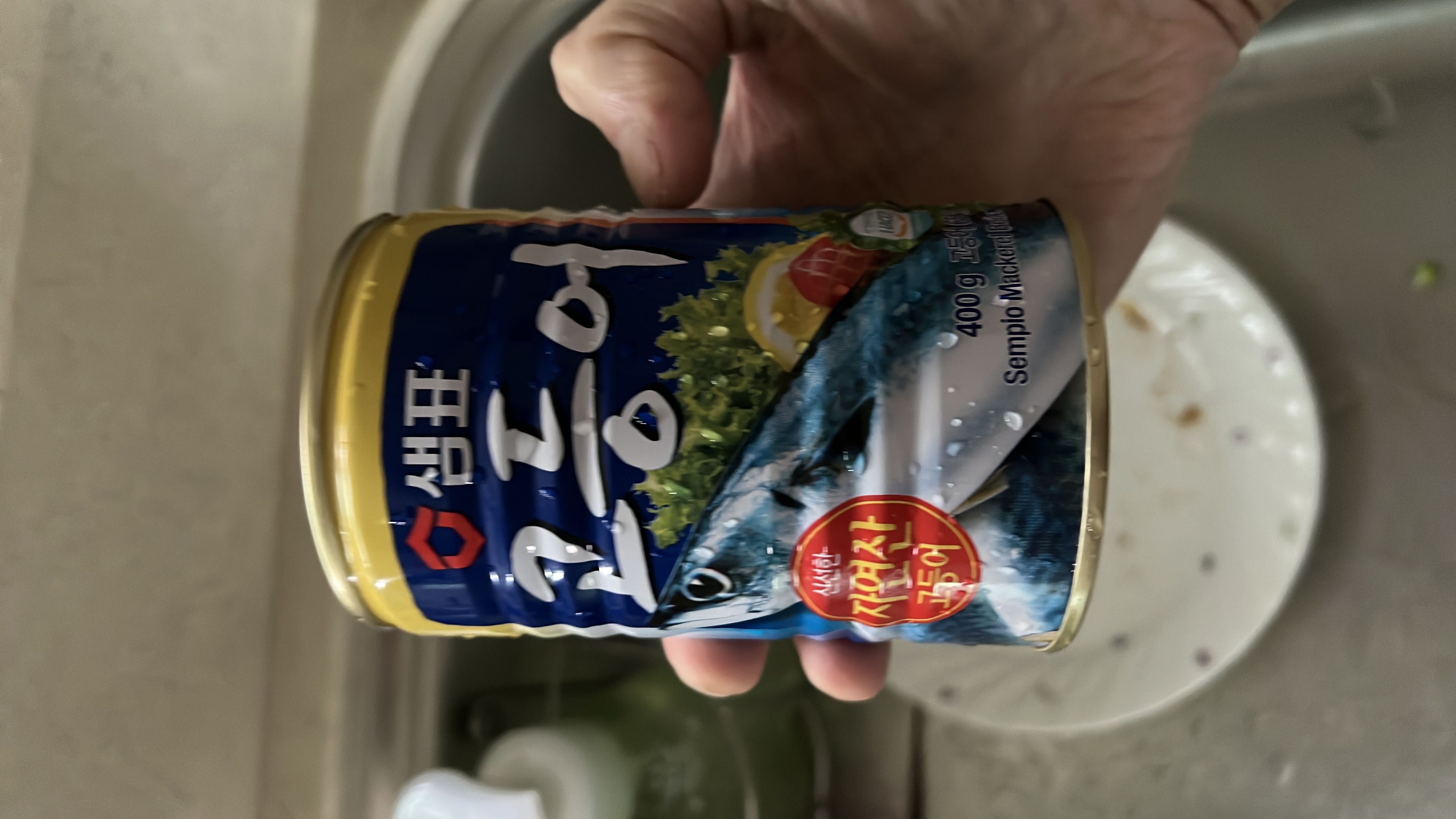 This is a canned mackerel product with a focus on high protein and healthy fats, suitable for a nutritious diet.