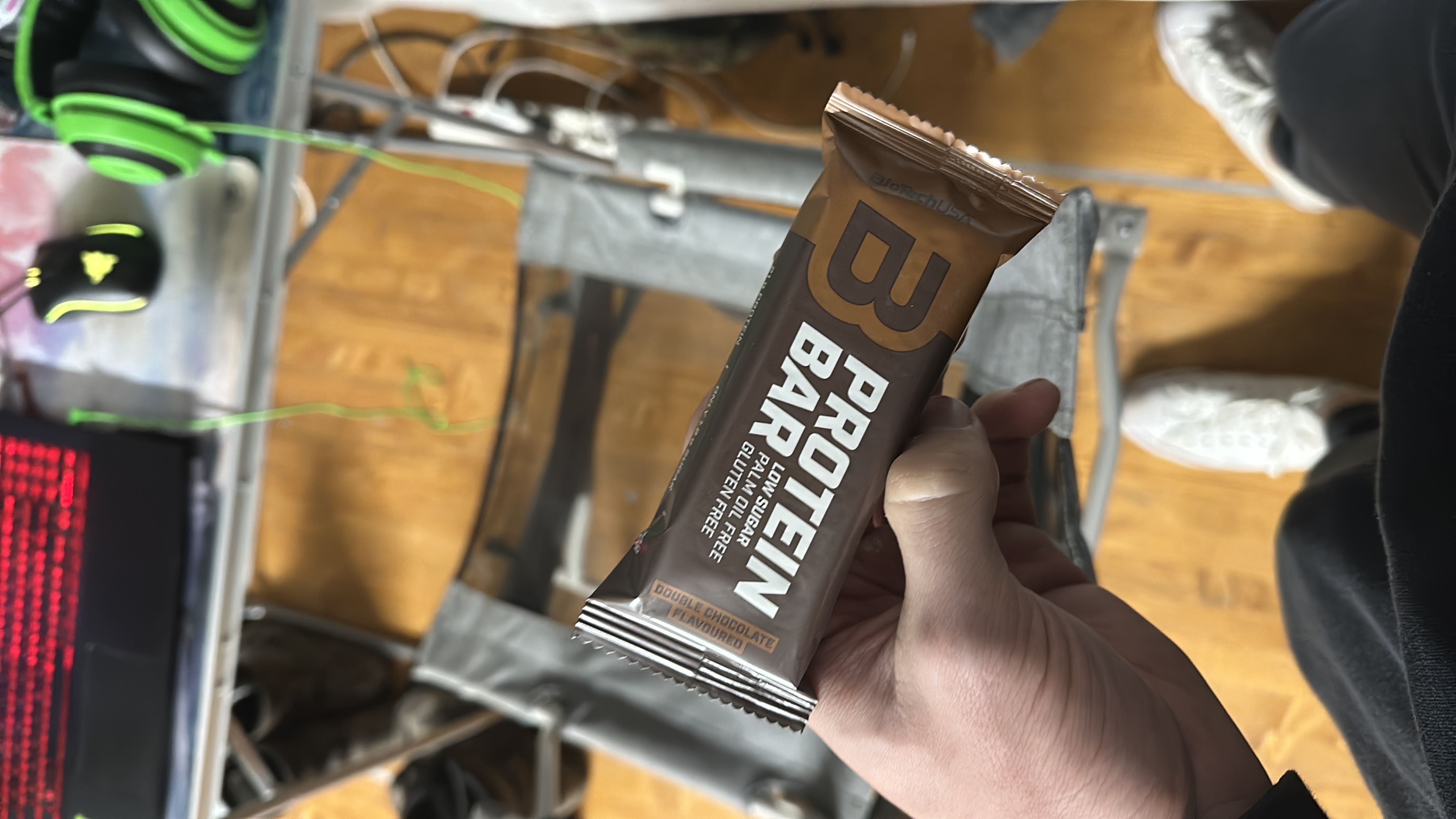 A high-protein, low-sugar bar with gluten-free and palm oil-free ingredients, suitable for health-conscious individuals.
