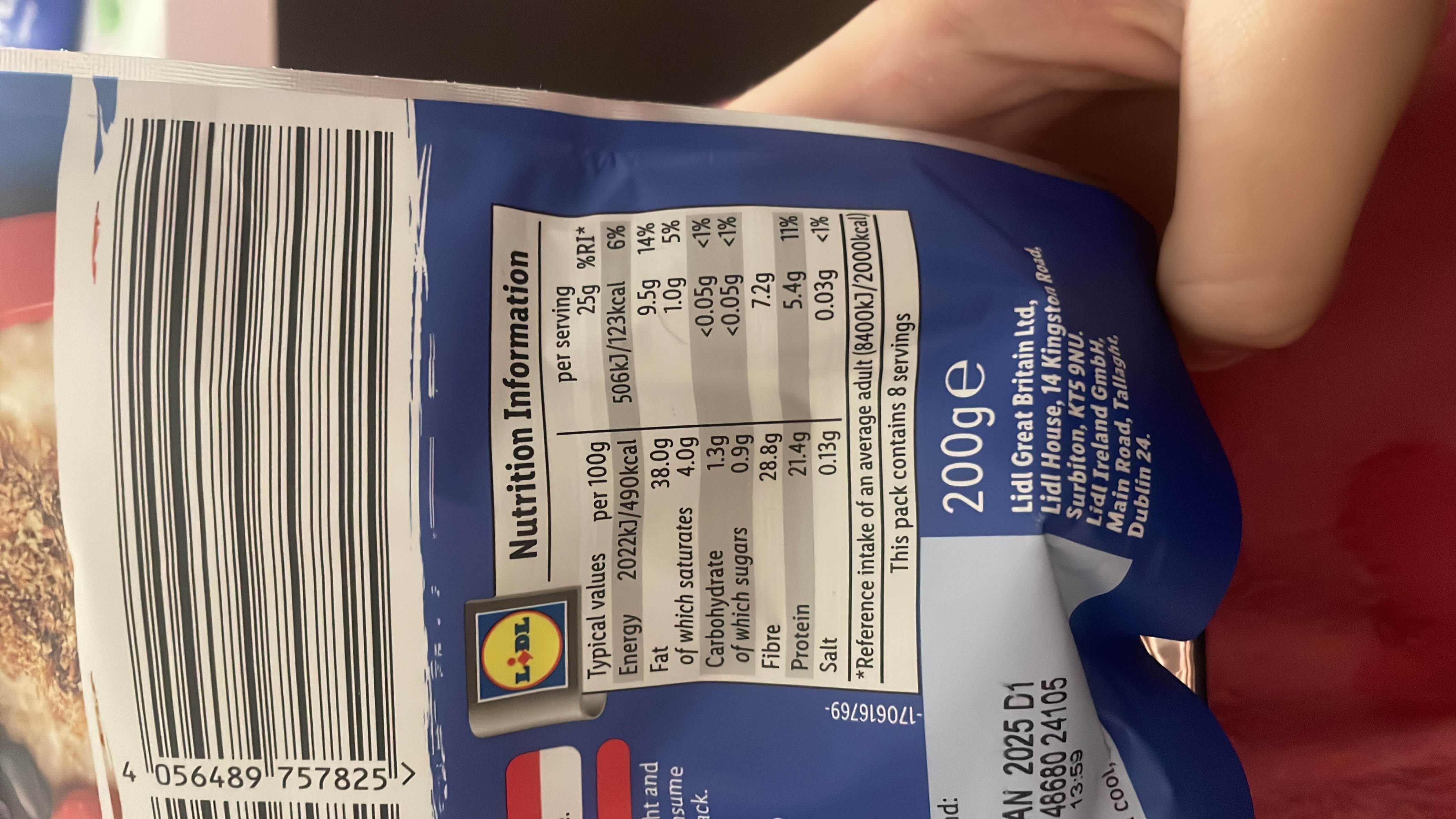 This product is high in fiber, low in carbohydrates, and contains moderate amounts of protein and fats, making it a healthy choice.