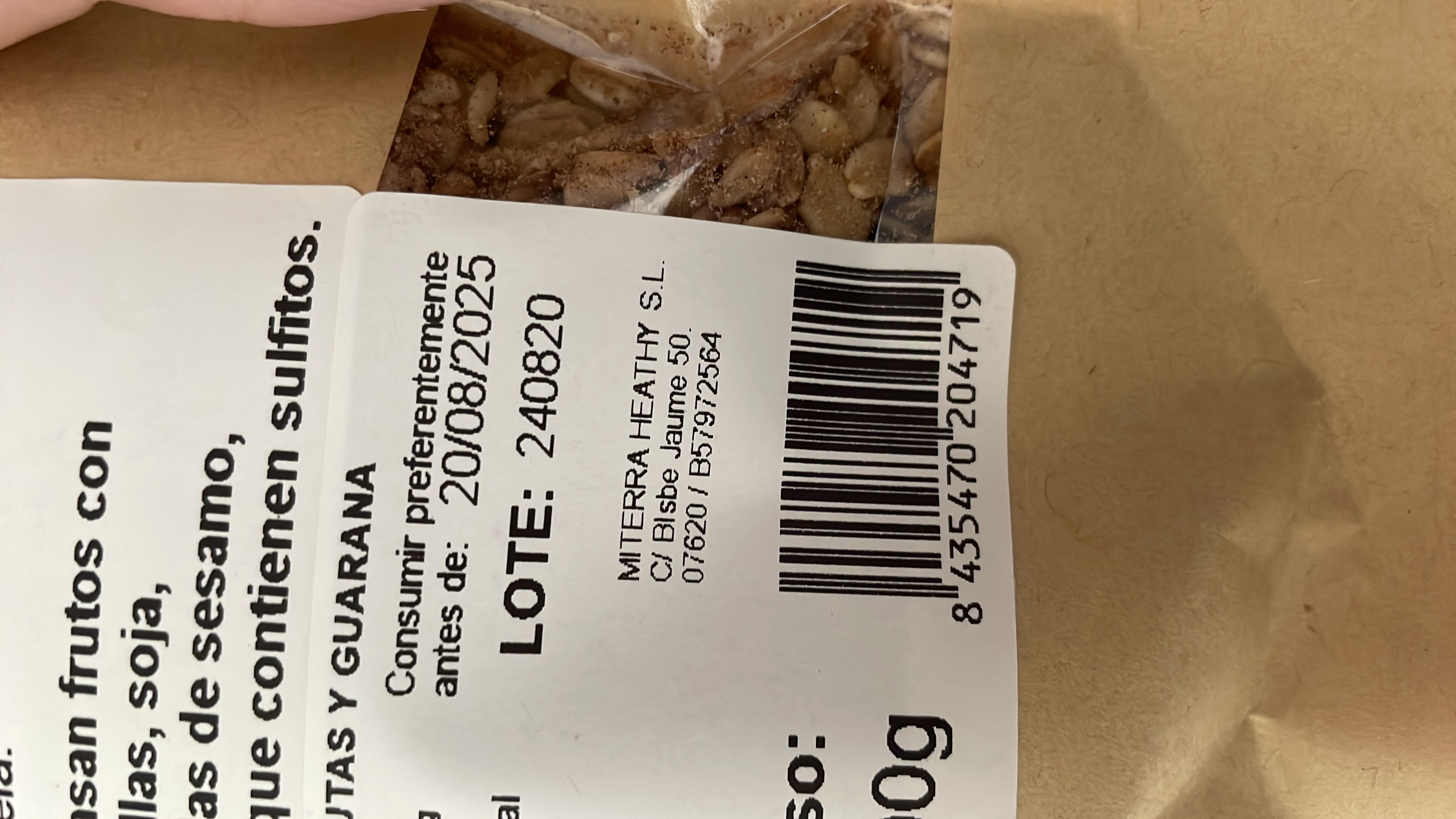 The image shows a product label for a food item containing guarana and other ingredients, with a best-before date of 20/08/2025.