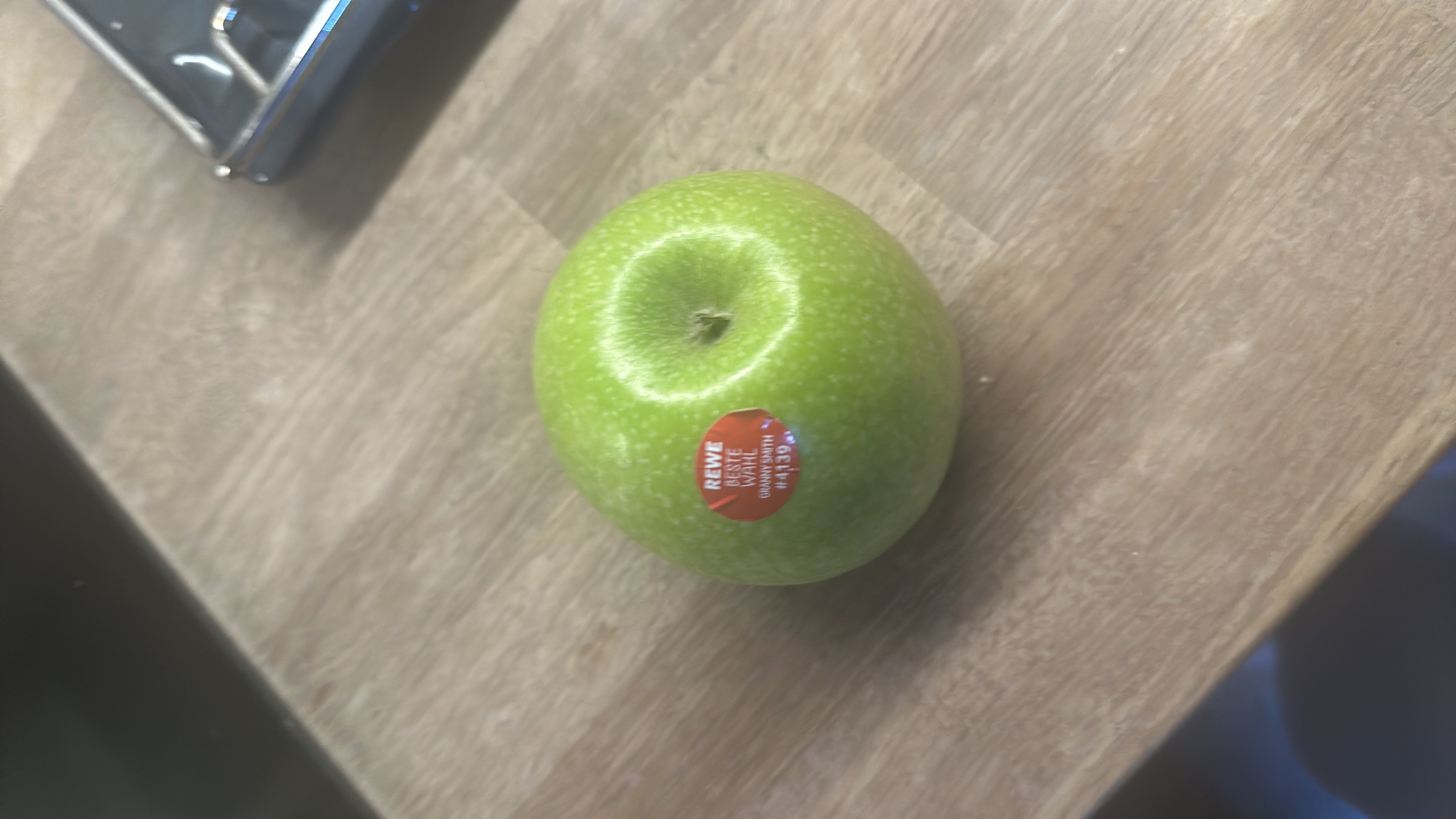 A Granny Smith apple, known for its tart flavor and high nutritional value, is low in calories and fats while being rich in carbohydrates.