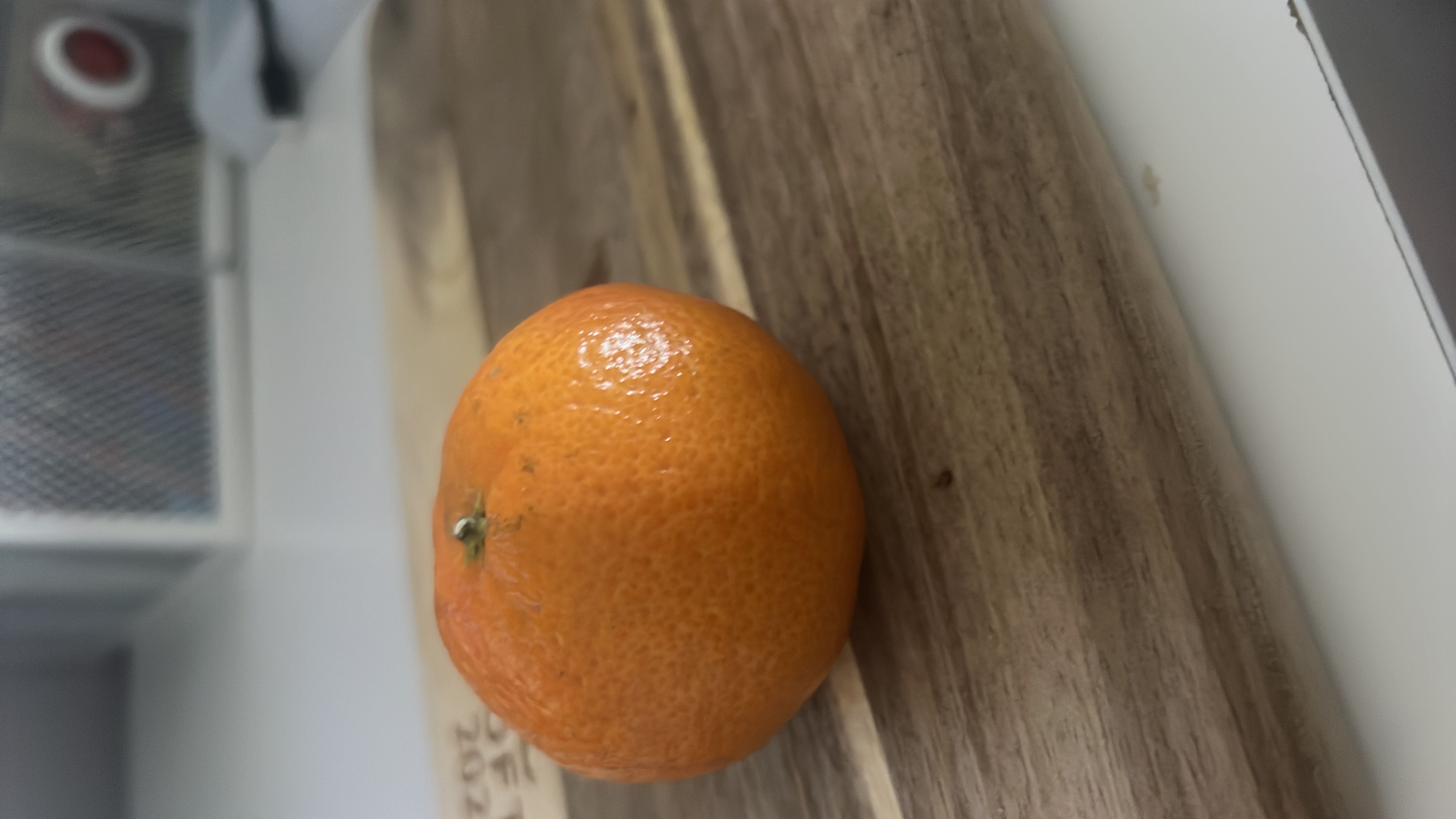 A fresh mandarin orange, low in calories and fats, rich in vitamin C and carbohydrates.