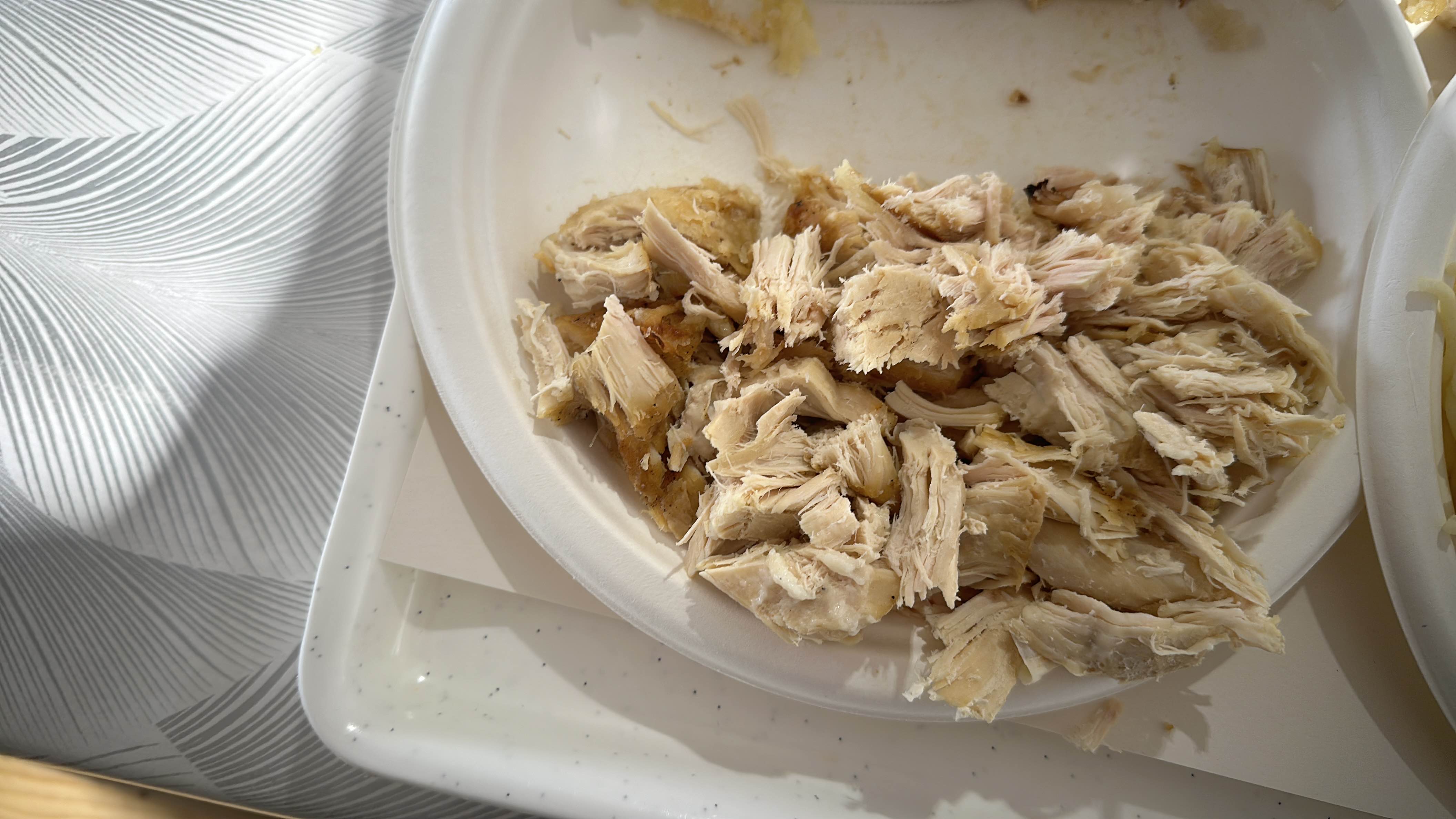 A dish consisting of shredded chicken and mashed plantains, providing a high-protein, moderate-calorie meal.