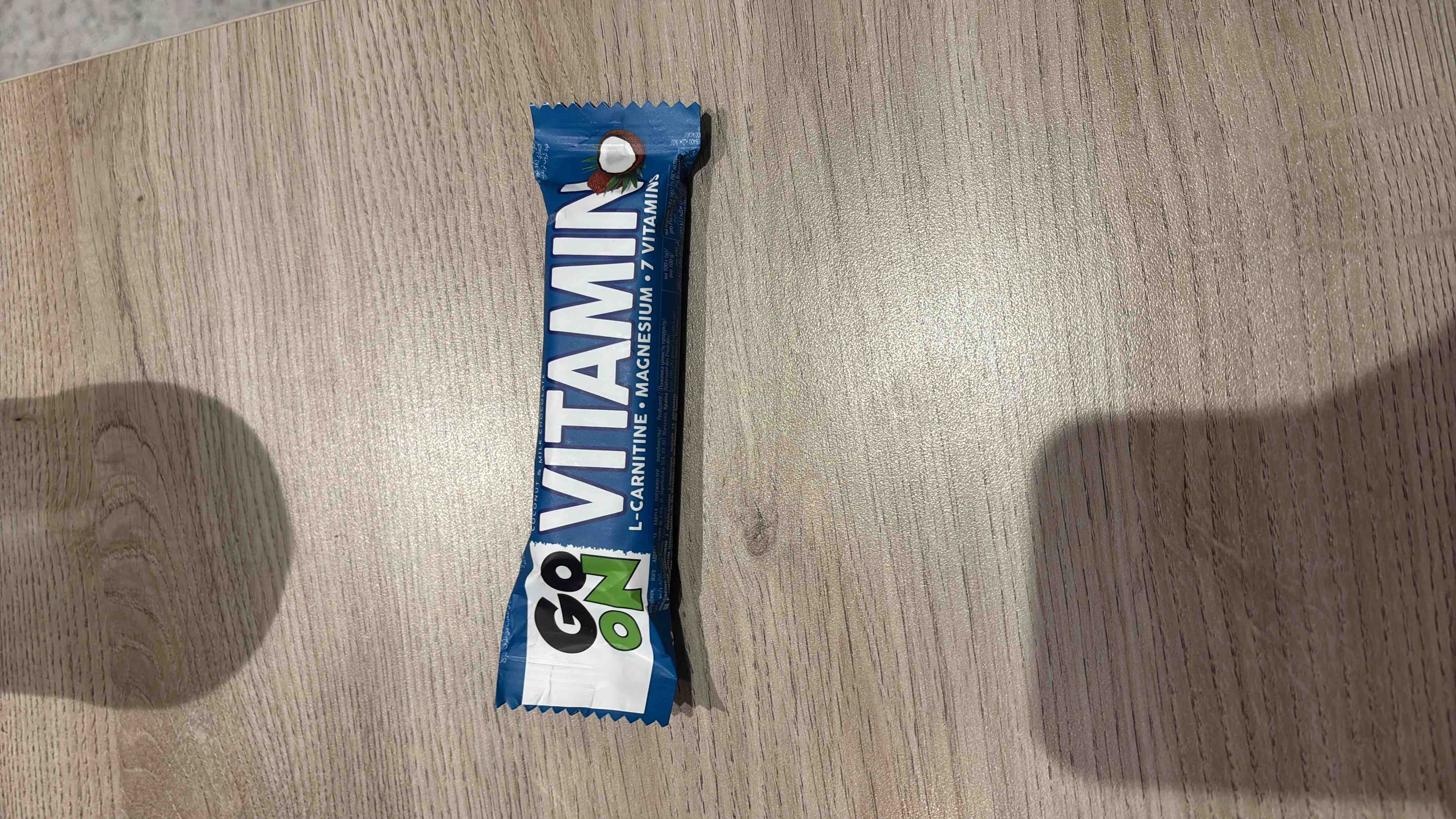 A vitamin-enriched snack bar containing L-Carnitine, magnesium, and 7 vitamins, with a coconut flavor.