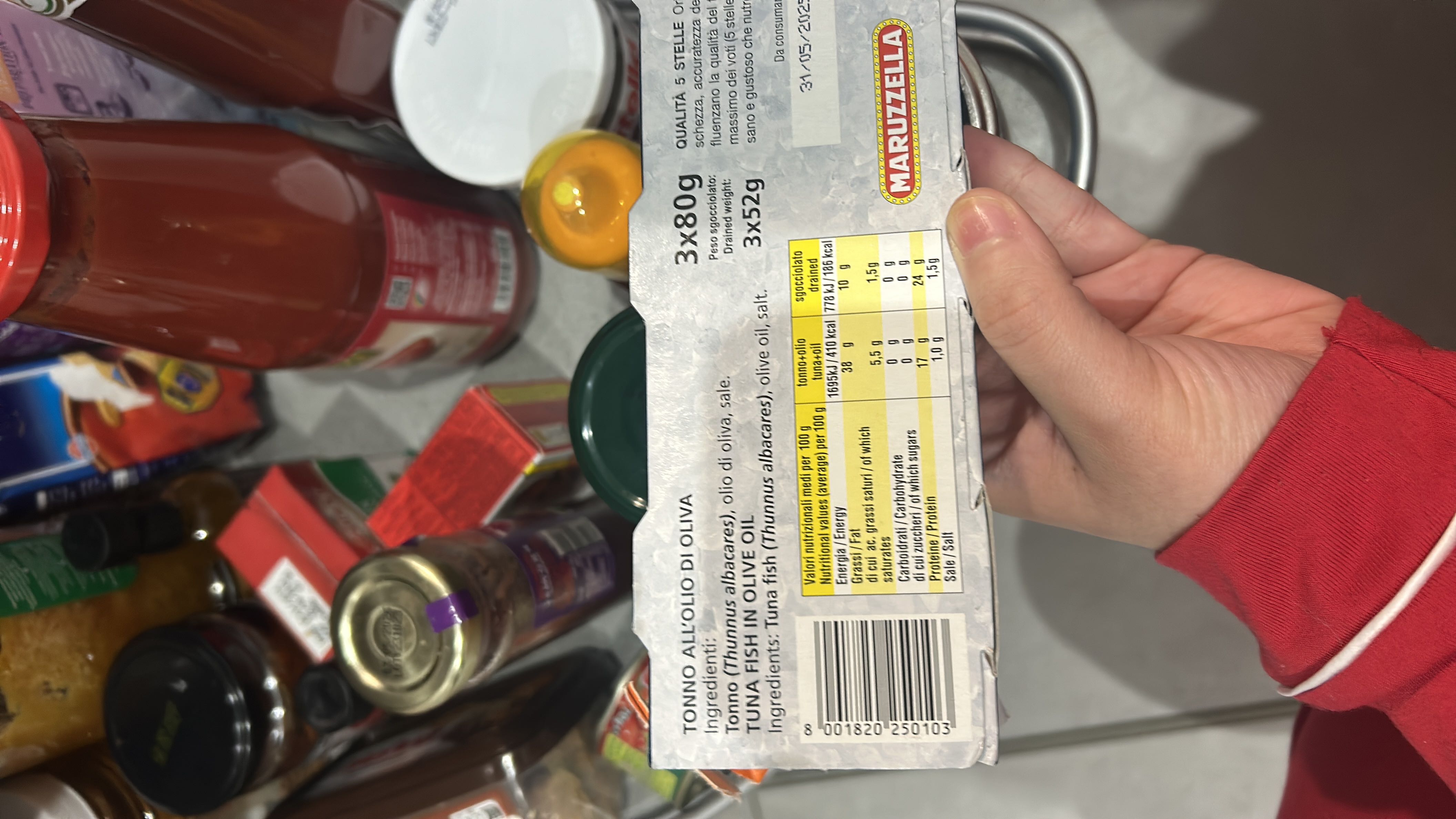 Tuna fish in olive oil with high protein content and moderate fat levels, suitable for a balanced diet.