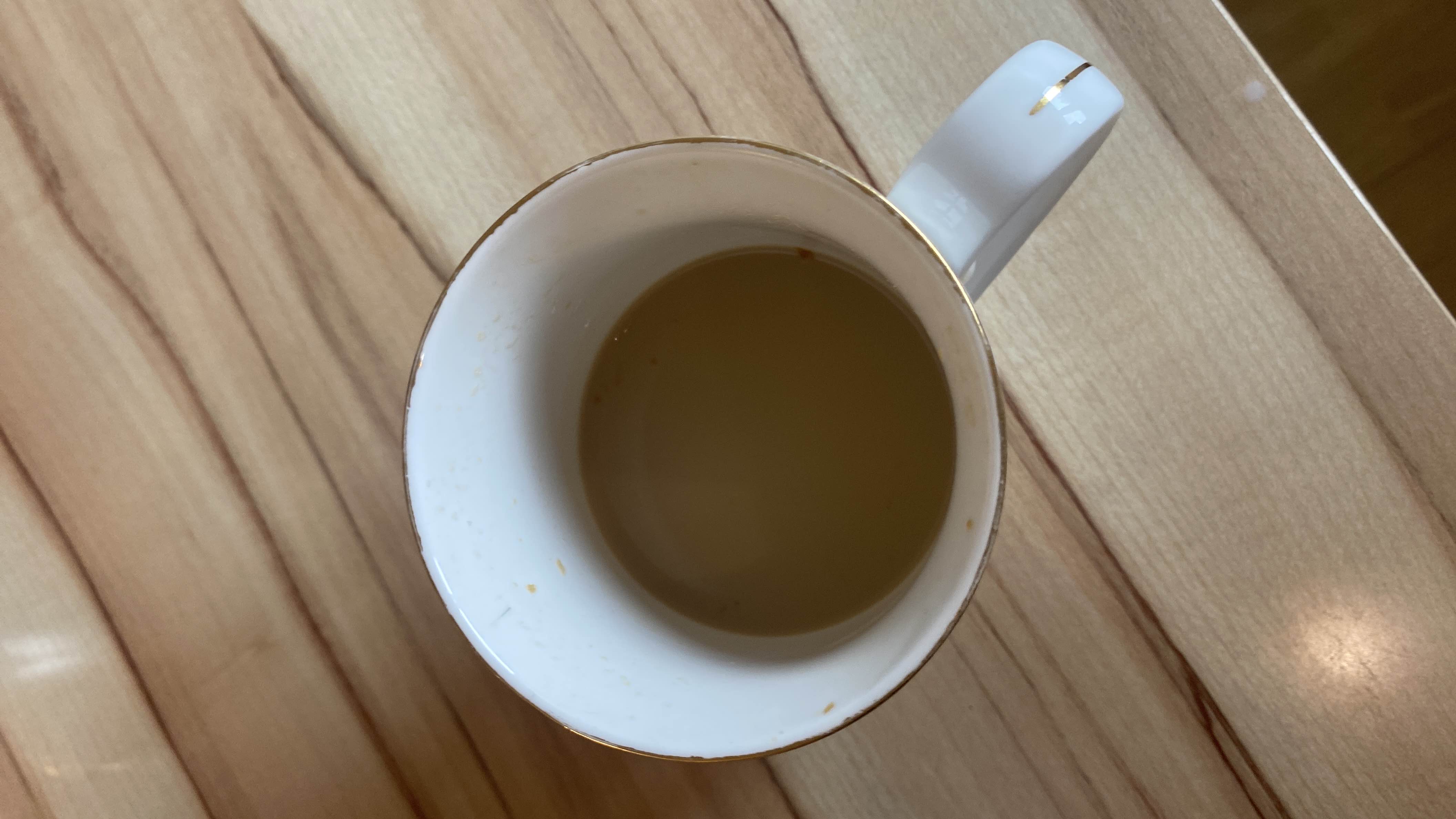 A cup of milk tea with moderate calories, low protein, and fats.