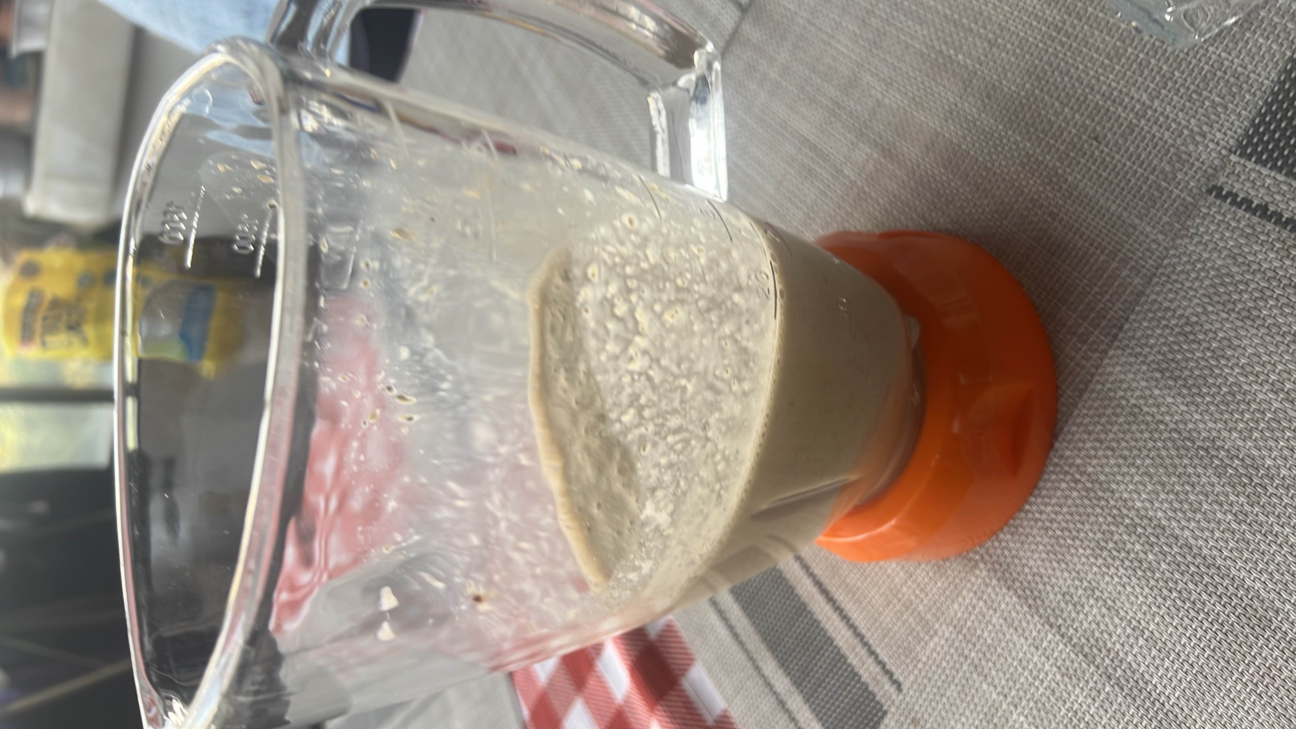 A liter of banana juice enriched with 5g of collagen, providing energy and protein.