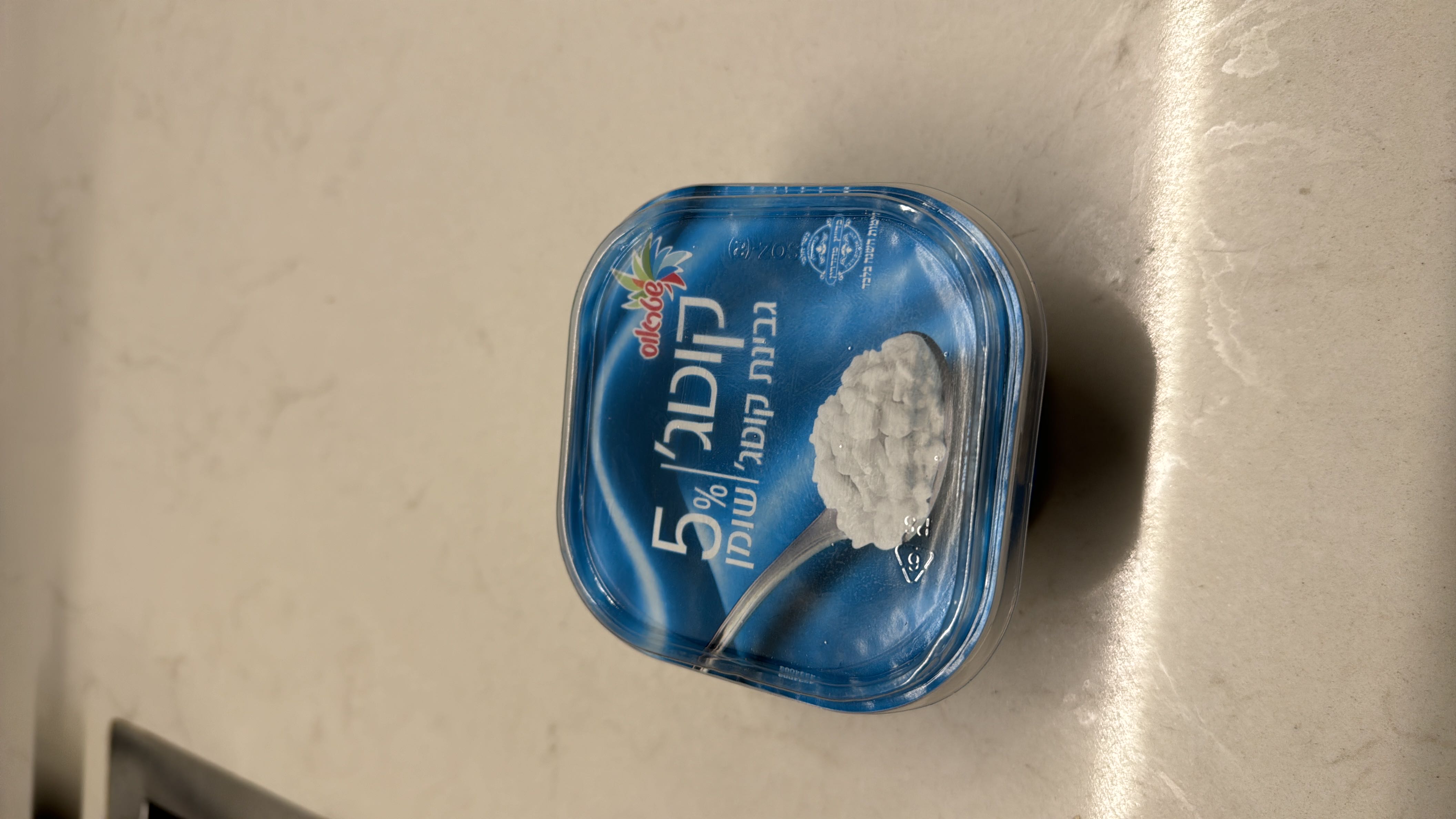This is a 5% fat cottage cheese product, providing a balanced source of protein, fats, and carbs.