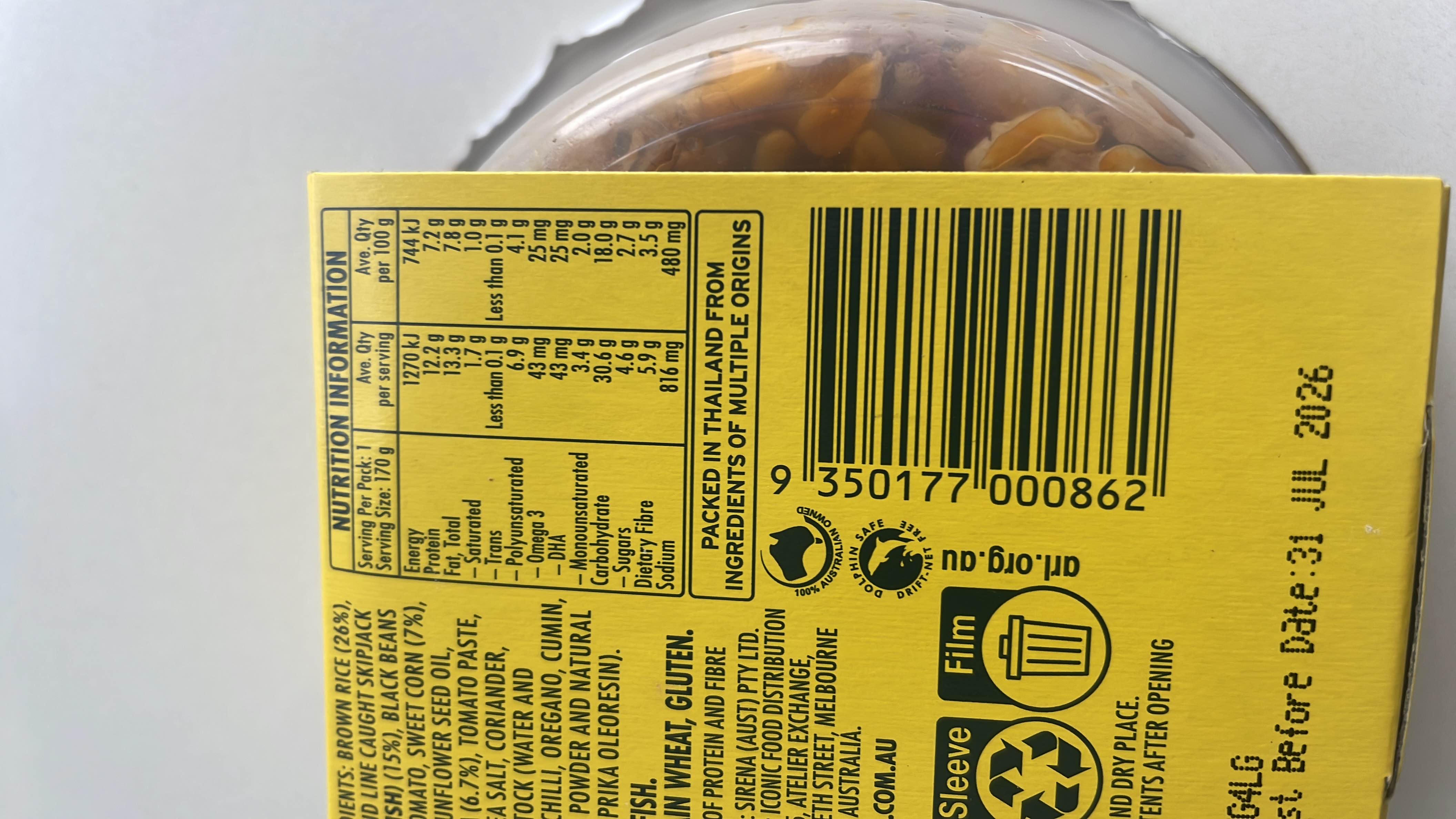 This product contains brown rice, skipjack tuna, and black beans, providing a balanced nutritional profile with 304 calories per serving, 12g of protein, 31g of carbohydrates, and 13g of fats.