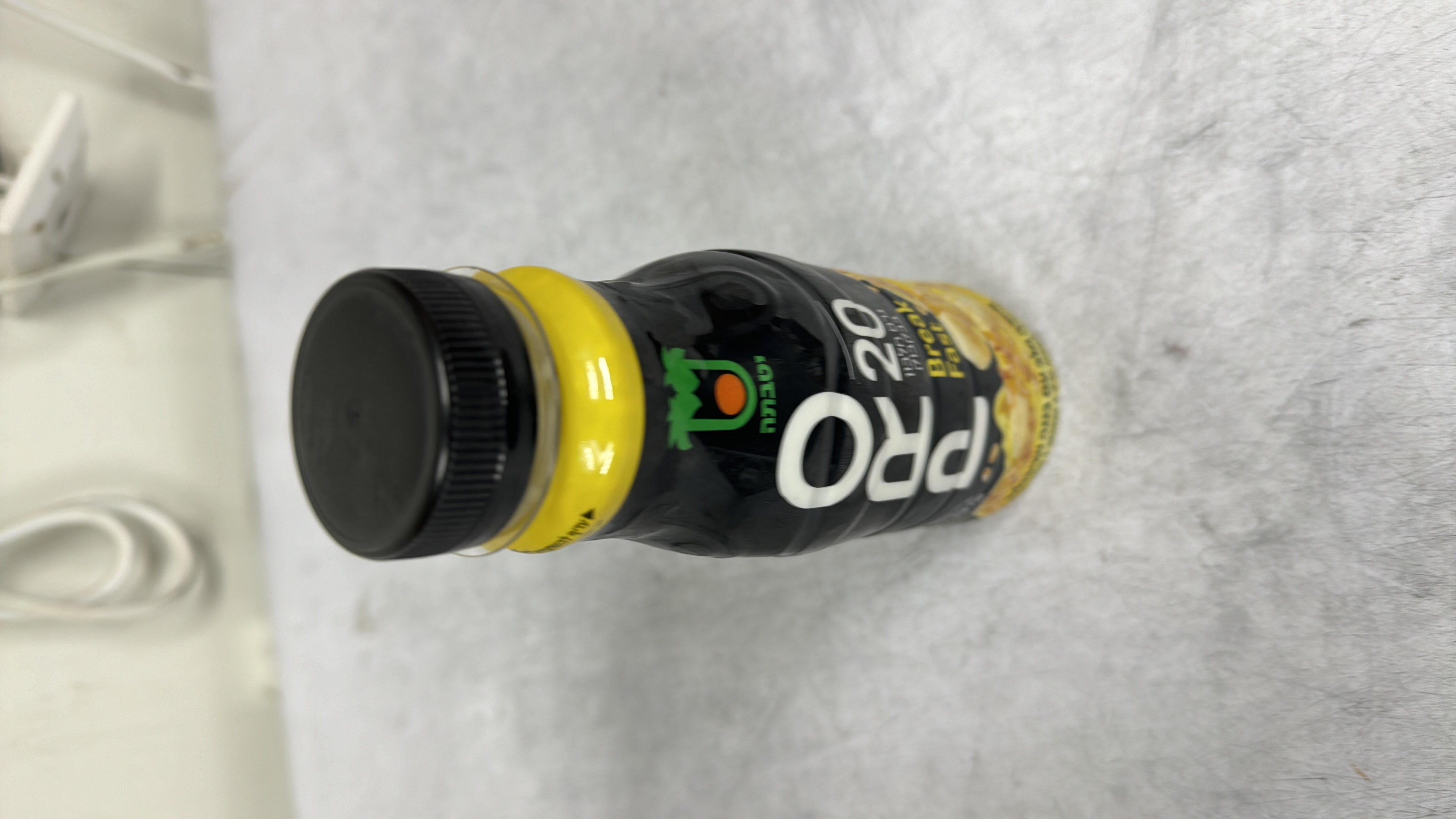 A high-protein banana-flavored drink with 20g of protein, suitable for breakfast or post-workout nutrition.