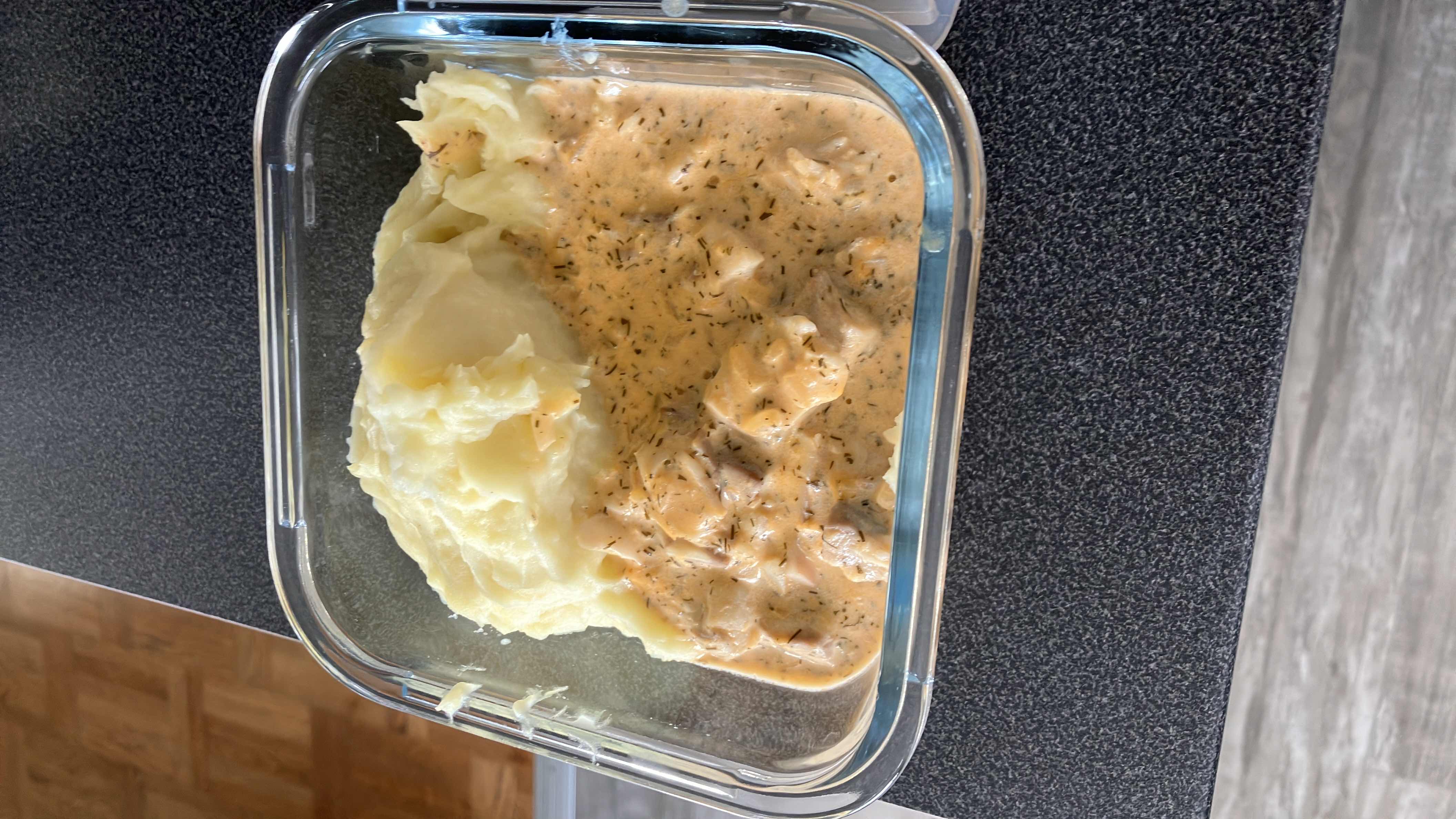 A meal consisting of mashed potatoes and fish, providing a balanced mix of protein, carbs, and fats.