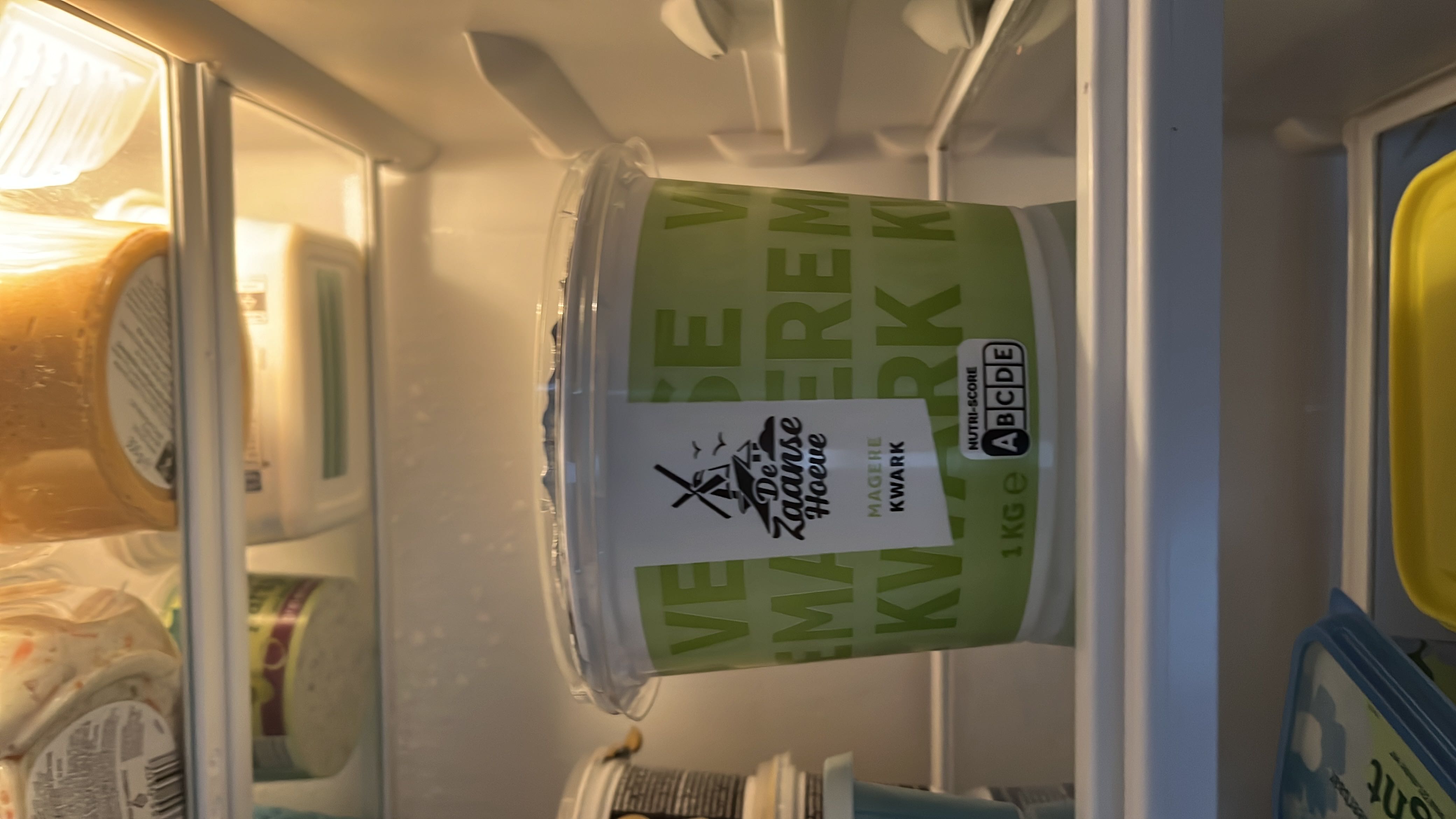 This is a low-fat quark product with a high protein content and minimal fats, suitable for a healthy diet.