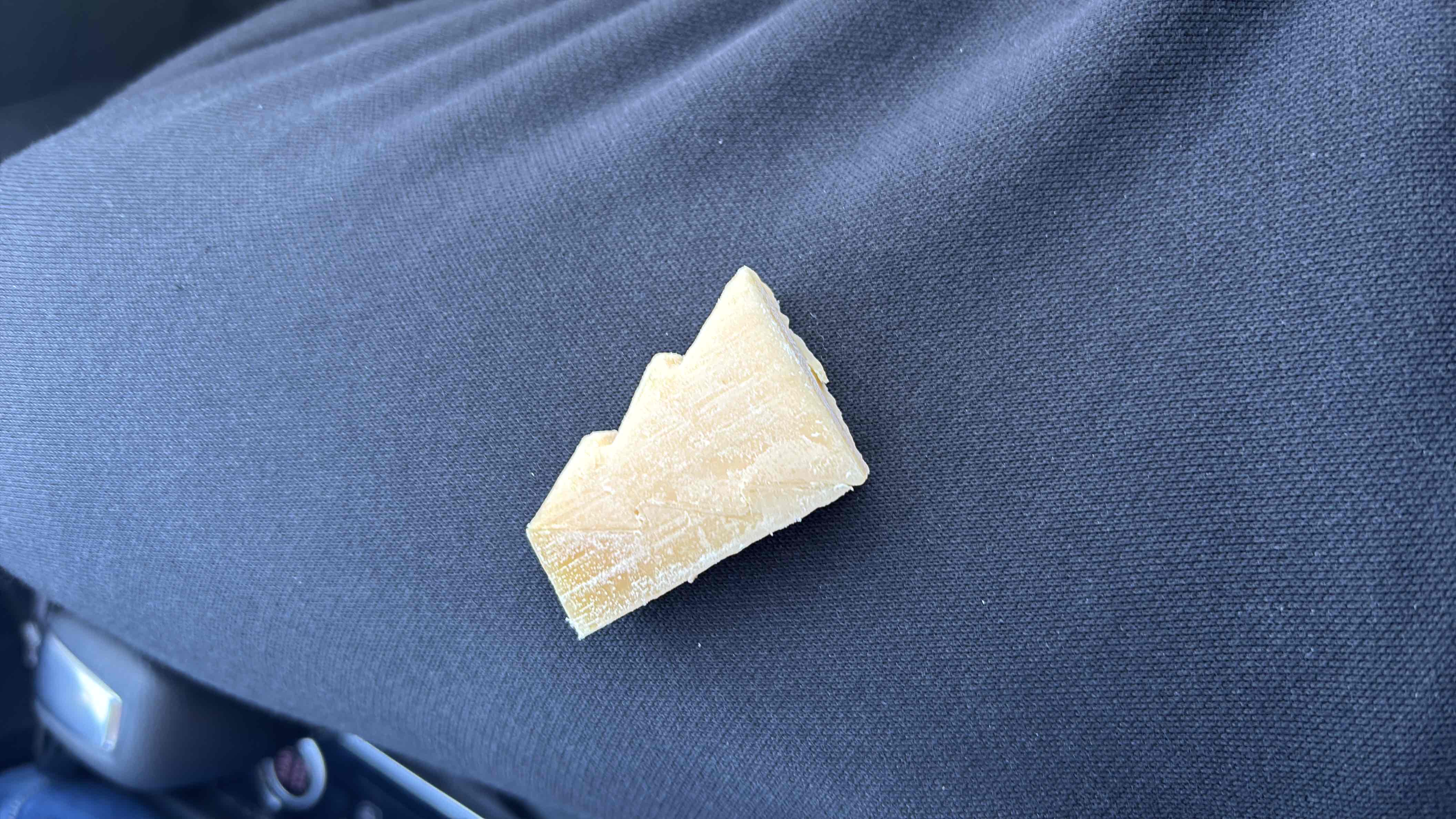 A small piece of Fromage Gouda, rich in protein and fats with moderate calories.