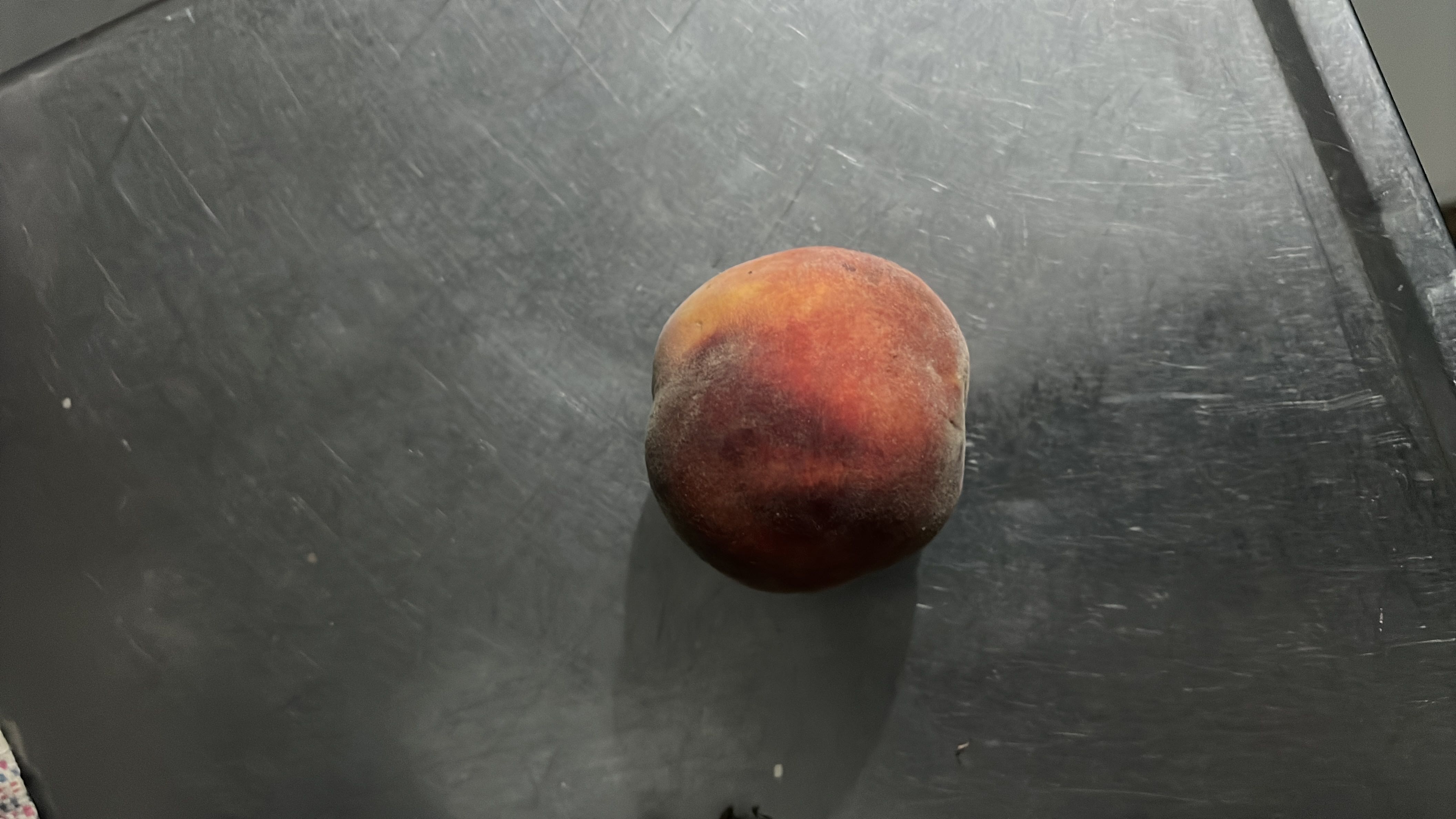 The image shows a peach, a low-calorie fruit rich in carbohydrates and minimal fats, making it a healthy snack option.