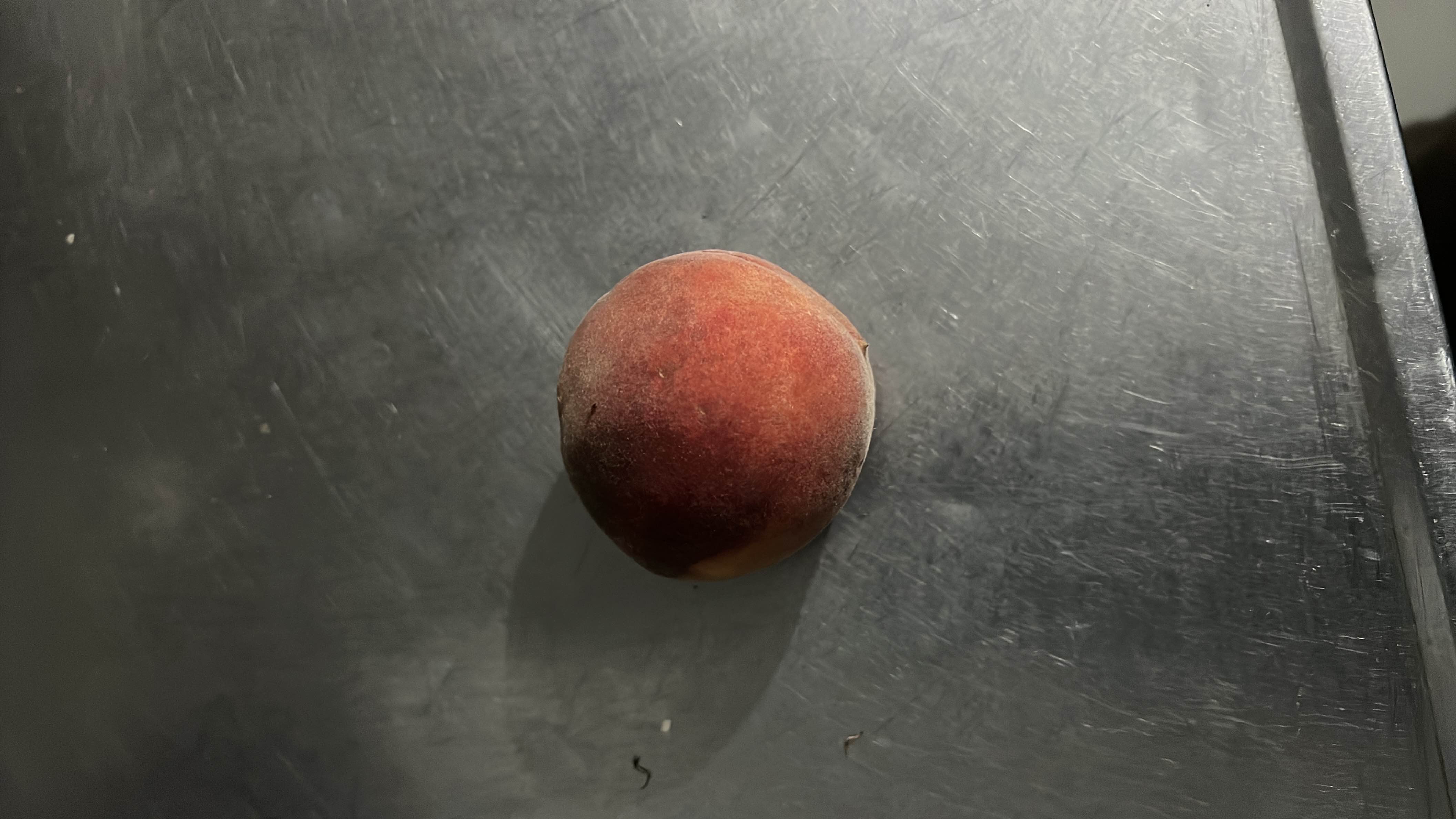 The image shows a single peach, which is a low-calorie fruit rich in carbohydrates and minimal fats, making it a healthy snack option.