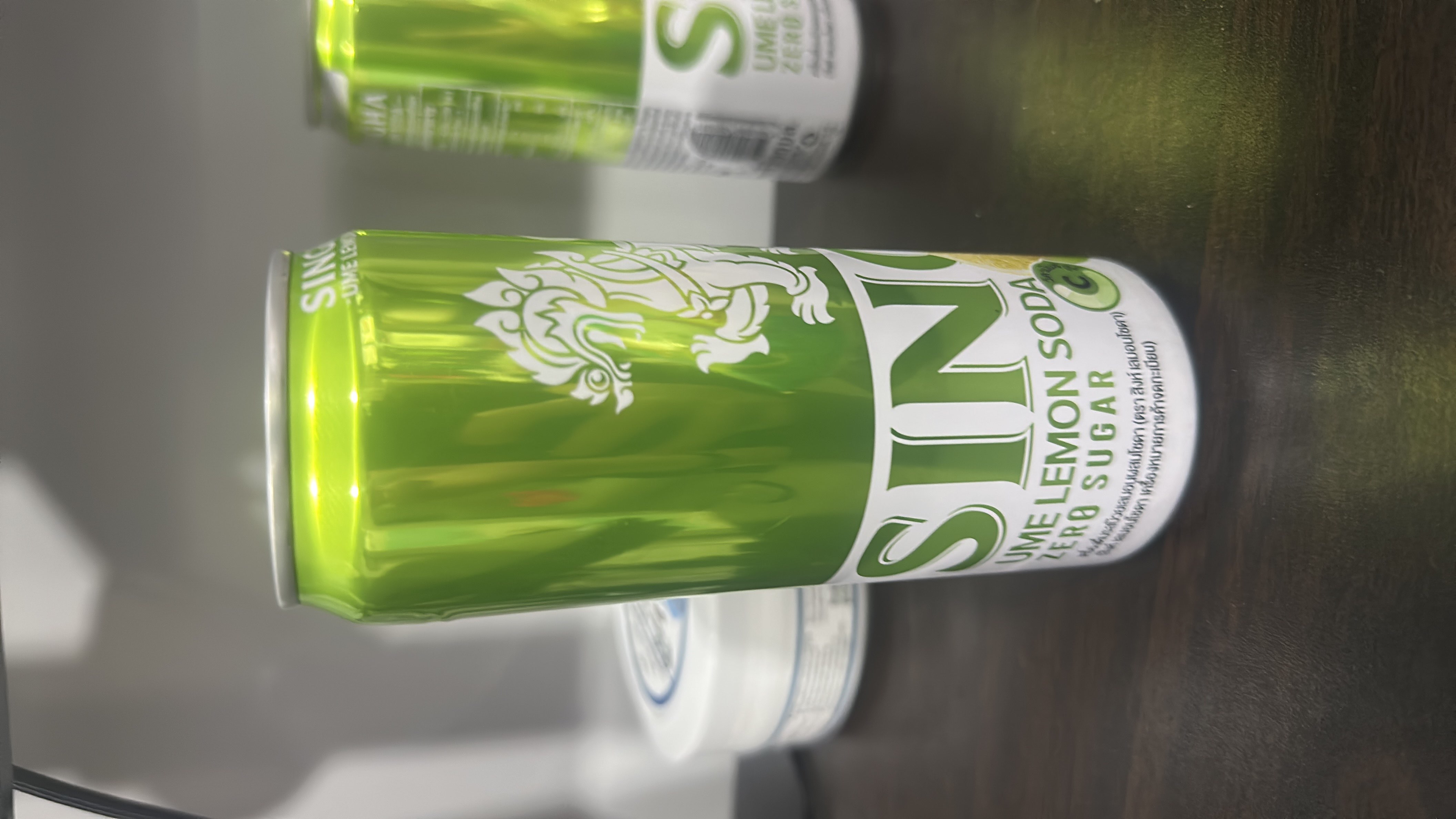 A zero-sugar ume lemon soda with no calories, suitable for health-conscious individuals.
