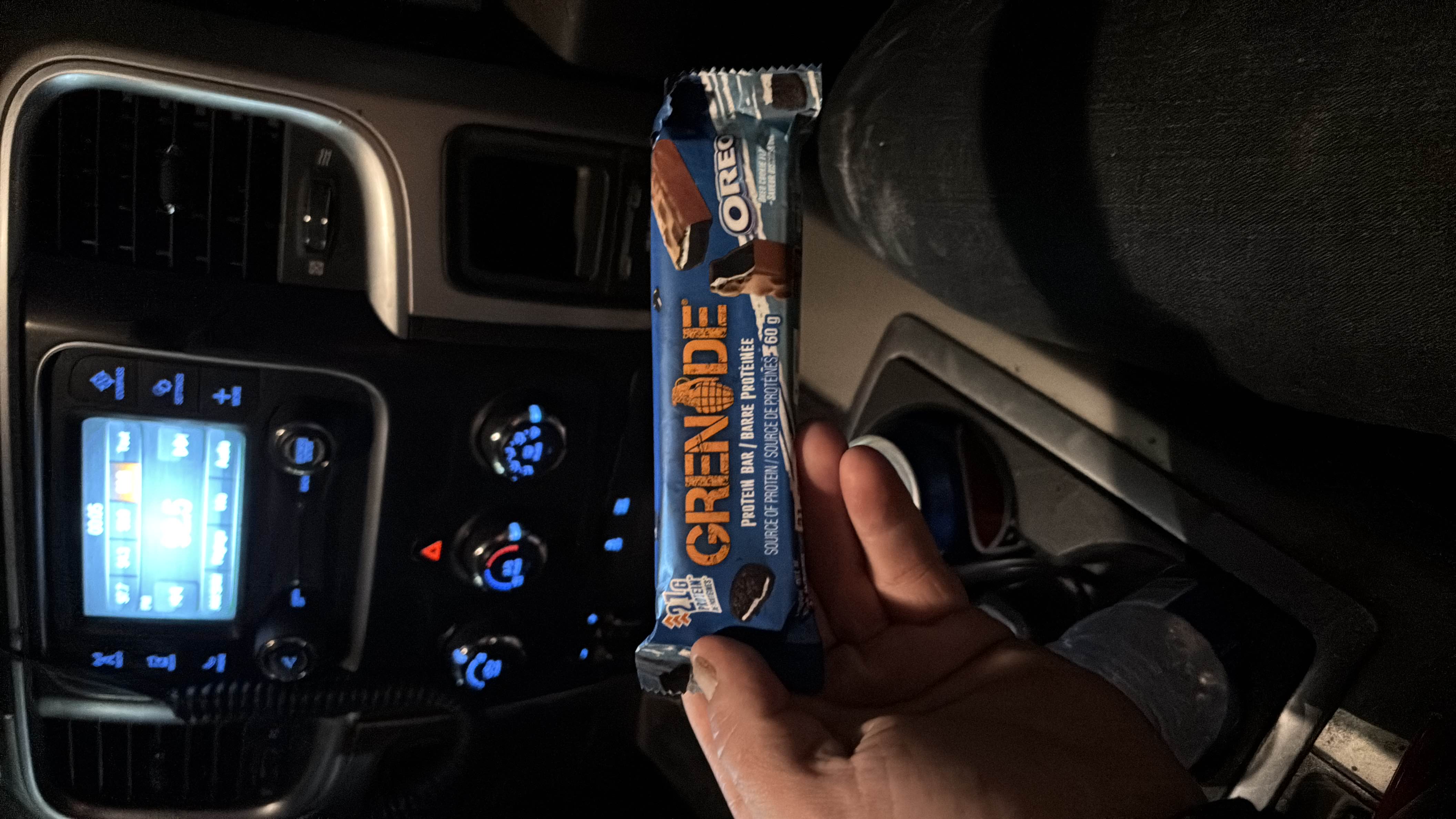 Grenade Oreo protein bar with 21g of protein, moderate carbs, and fats, offering a balanced nutritional profile for active individuals.