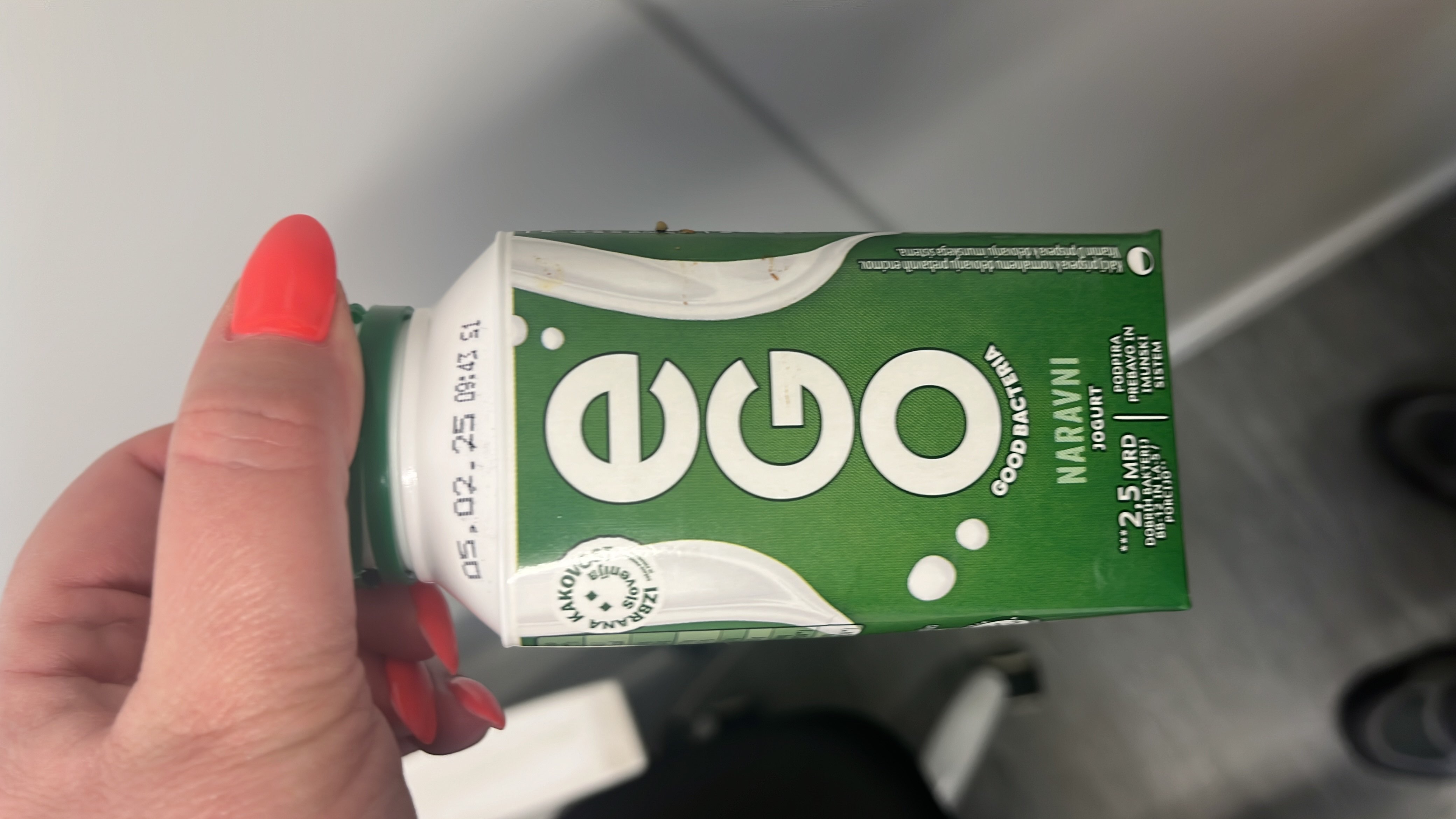 This is a natural yogurt product containing good bacteria, supporting digestion and the immune system.