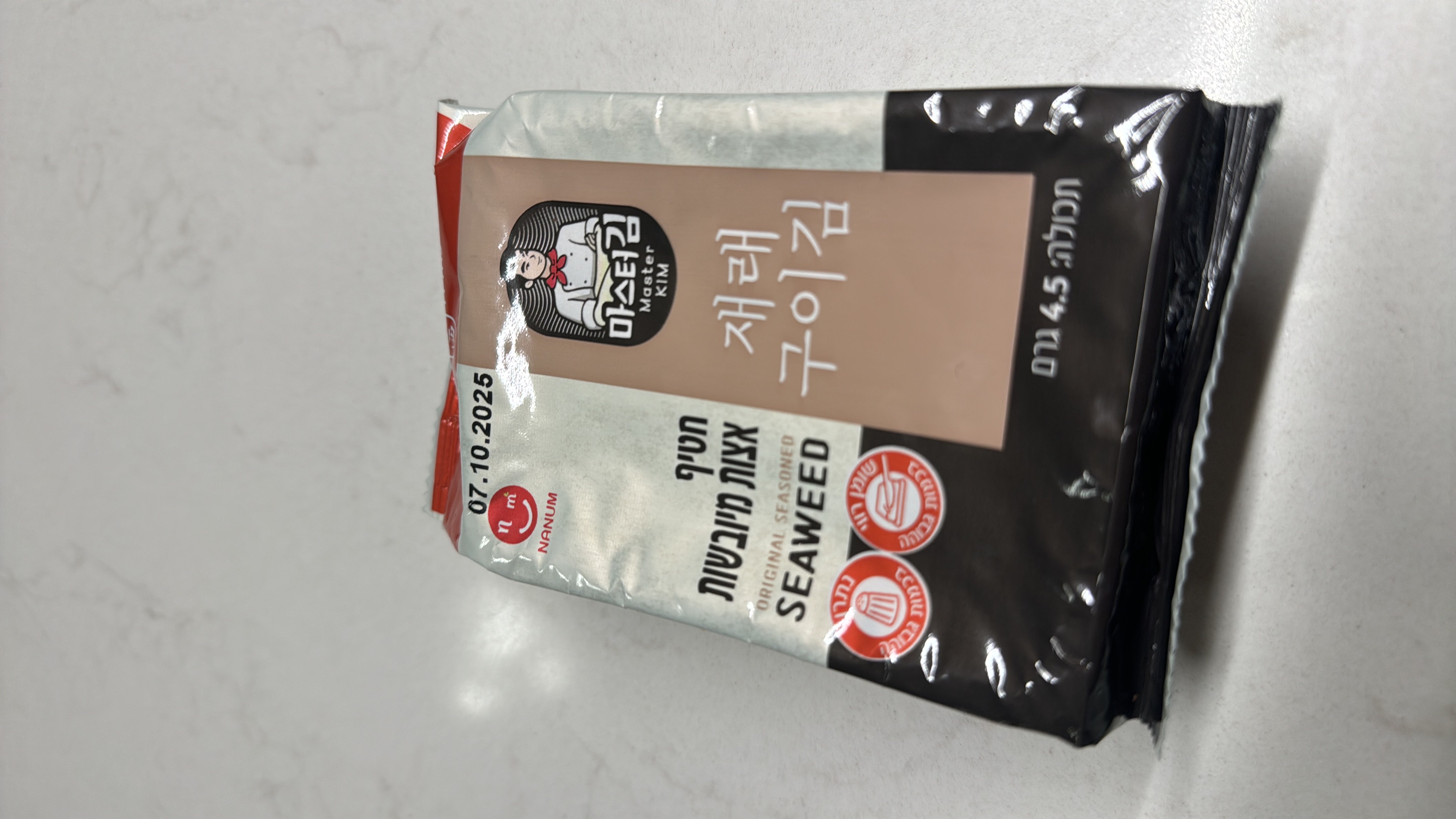 This is a pack of original seasoned seaweed, low in calories and fats, with minimal protein and carbs, making it a healthy snack option.