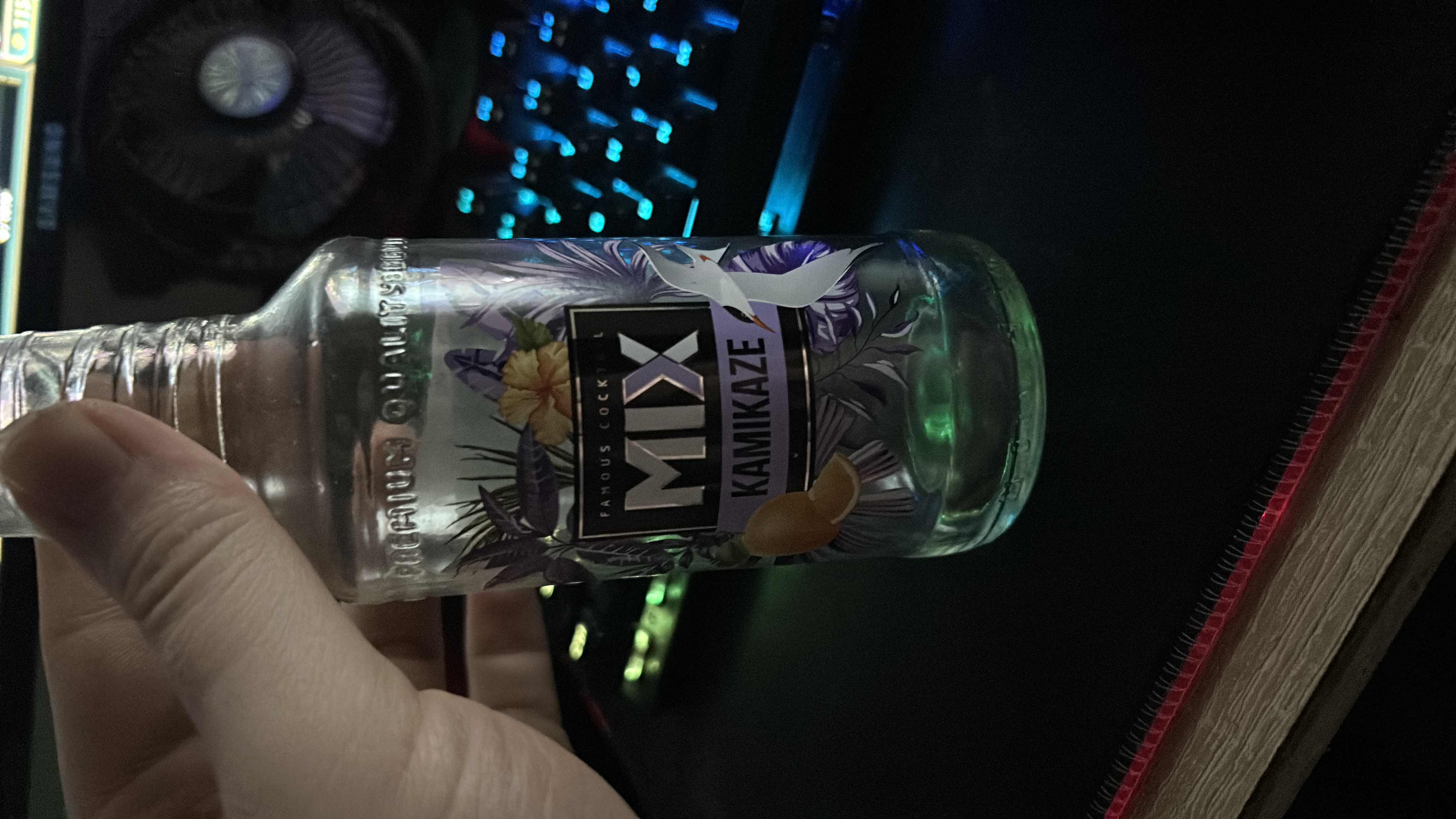 The image shows a bottle labeled 'Mix Kamikaze,' but no nutritional information is visible.
