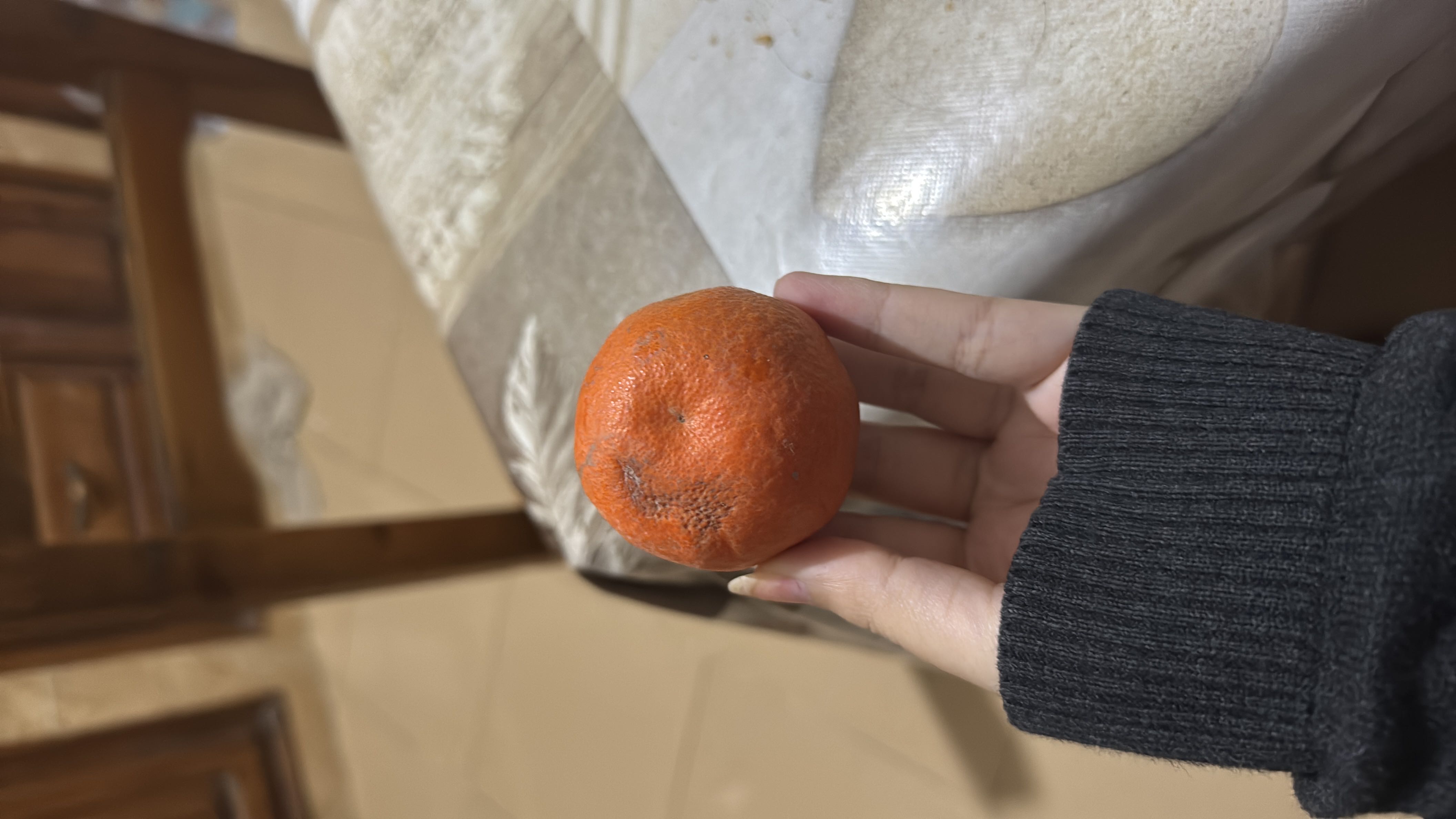 A fresh mandarin orange, low in calories and rich in vitamin C, suitable for a healthy snack.