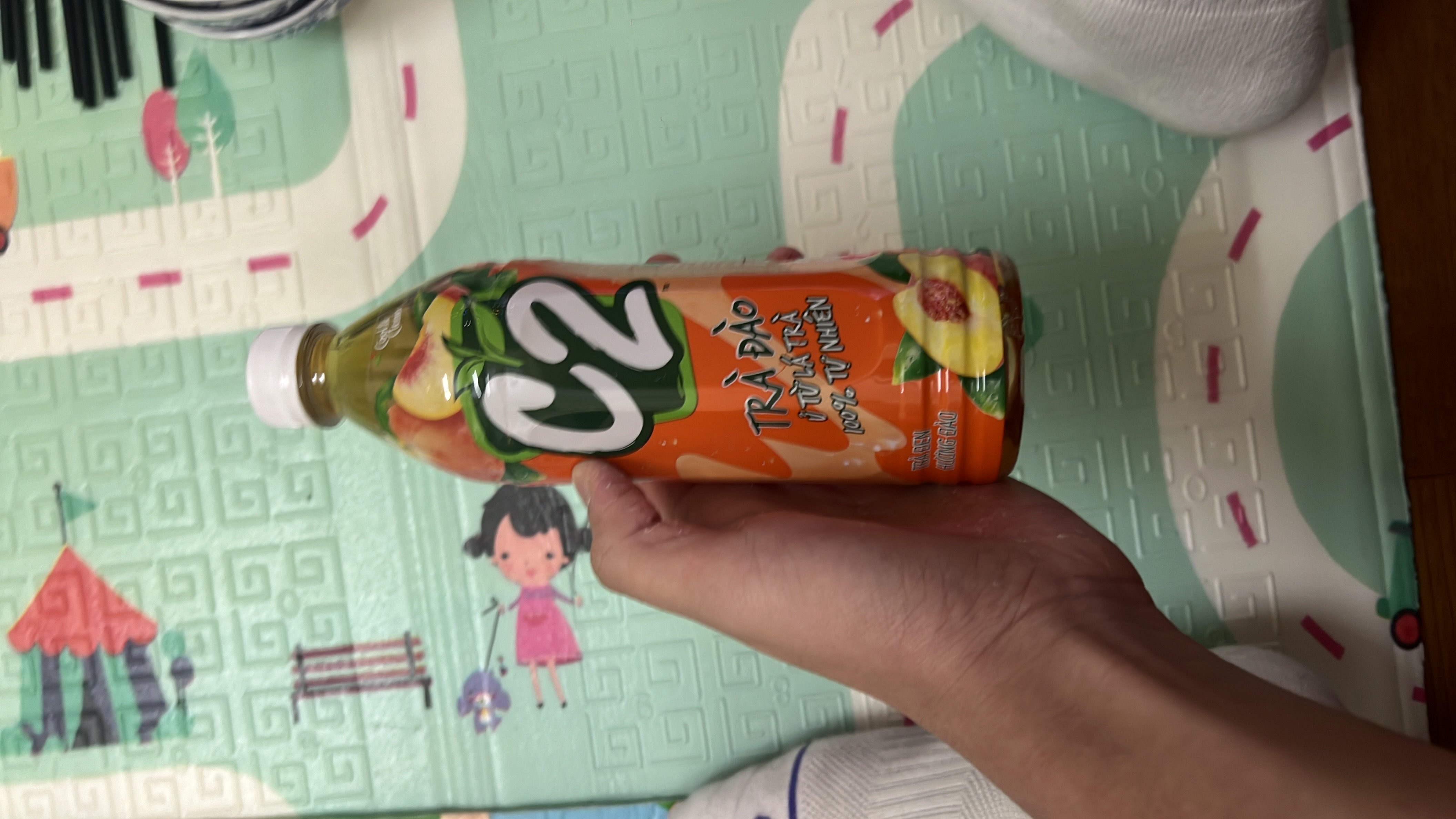 This is a peach-flavored tea drink made from natural tea leaves, containing 50 calories per serving with no fats or protein and 12g of carbohydrates.