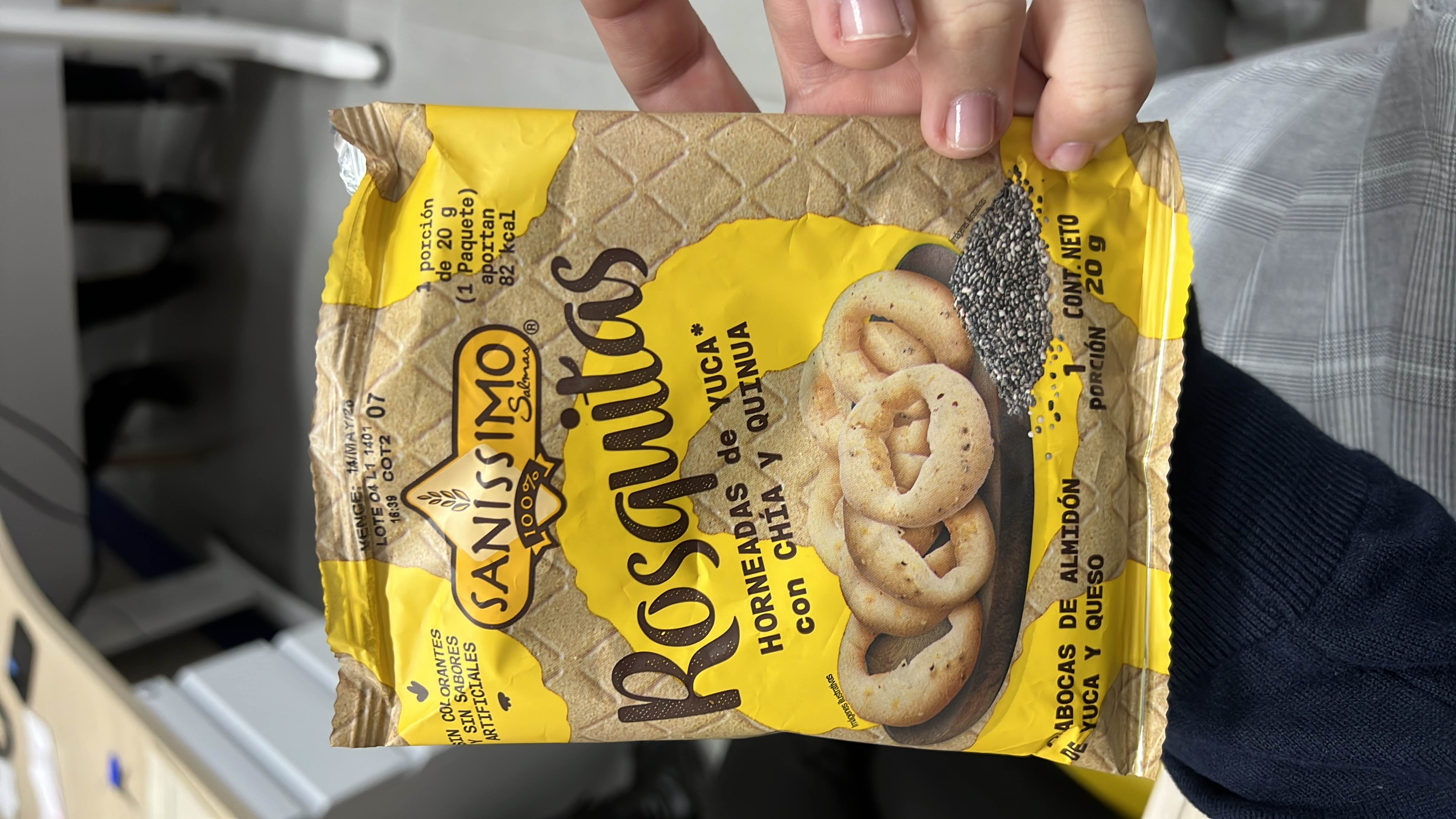 Sanissimo Rosquitas are baked yuca snacks with chia and quinoa, providing 82 kcal per 20g serving.
