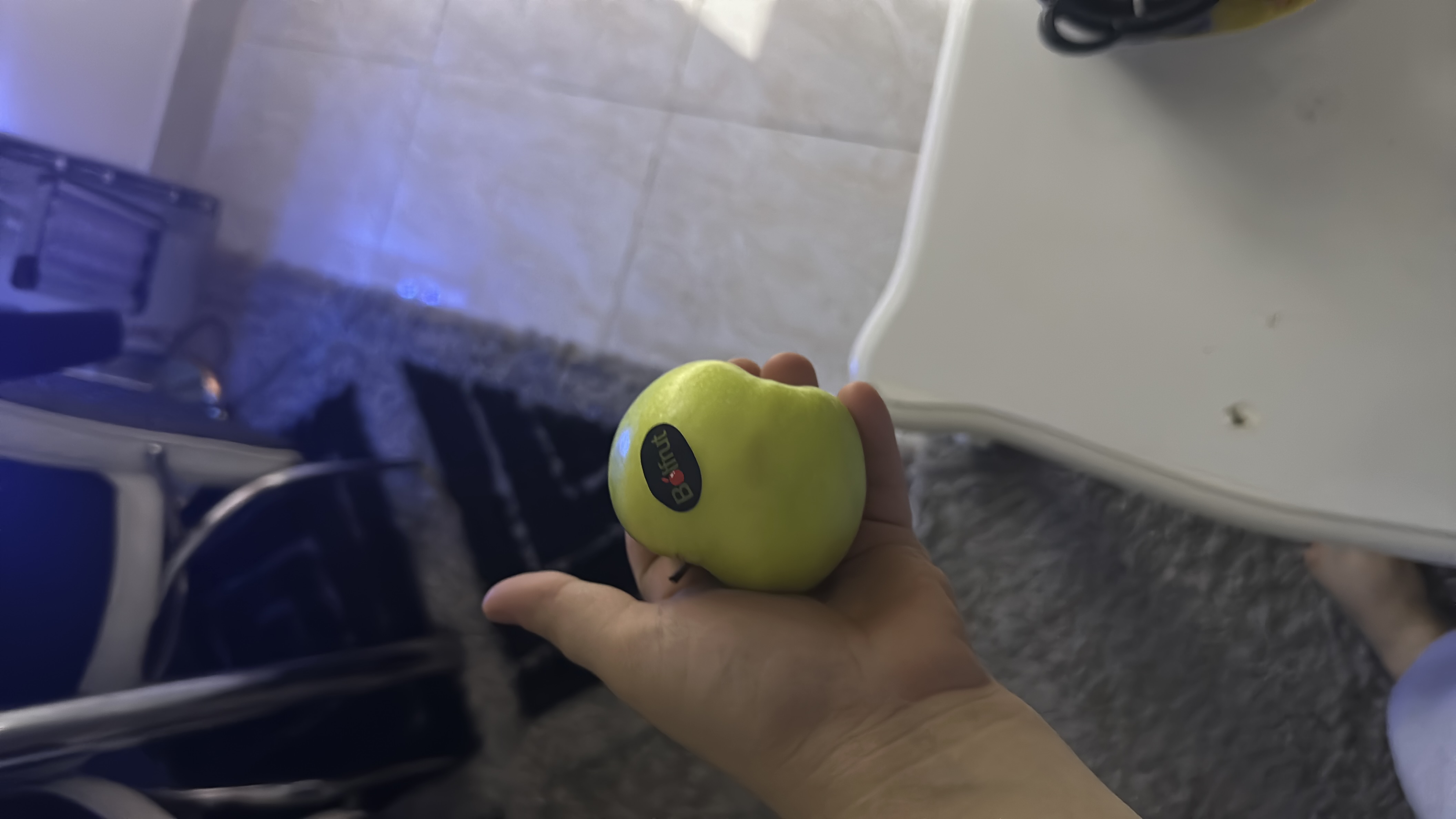 The image shows a green apple, which is a healthy fruit with moderate calories and high carbohydrate content.