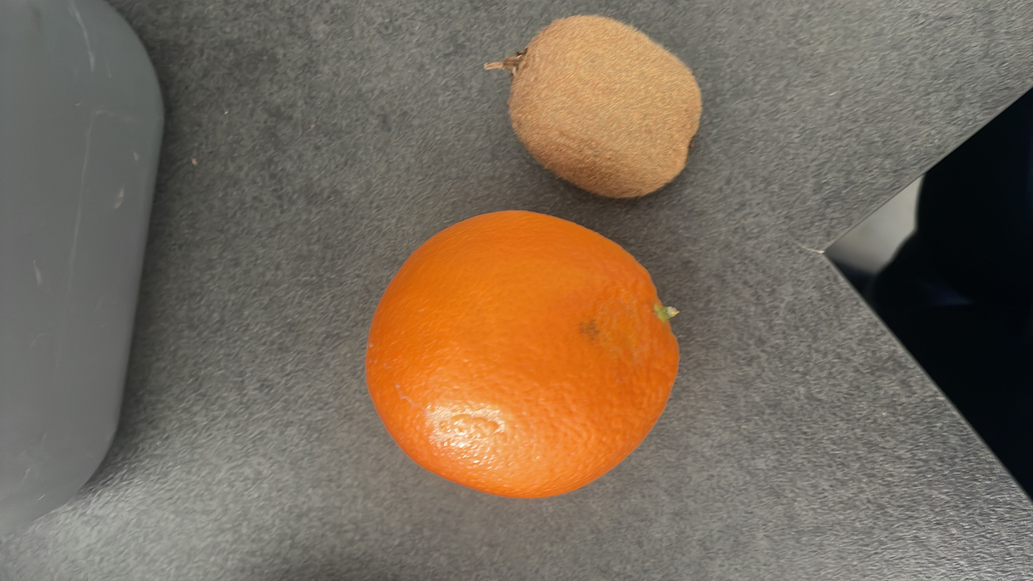 The image shows an orange and a kiwi, both of which are nutrient-rich fruits with low calories and high vitamin content.