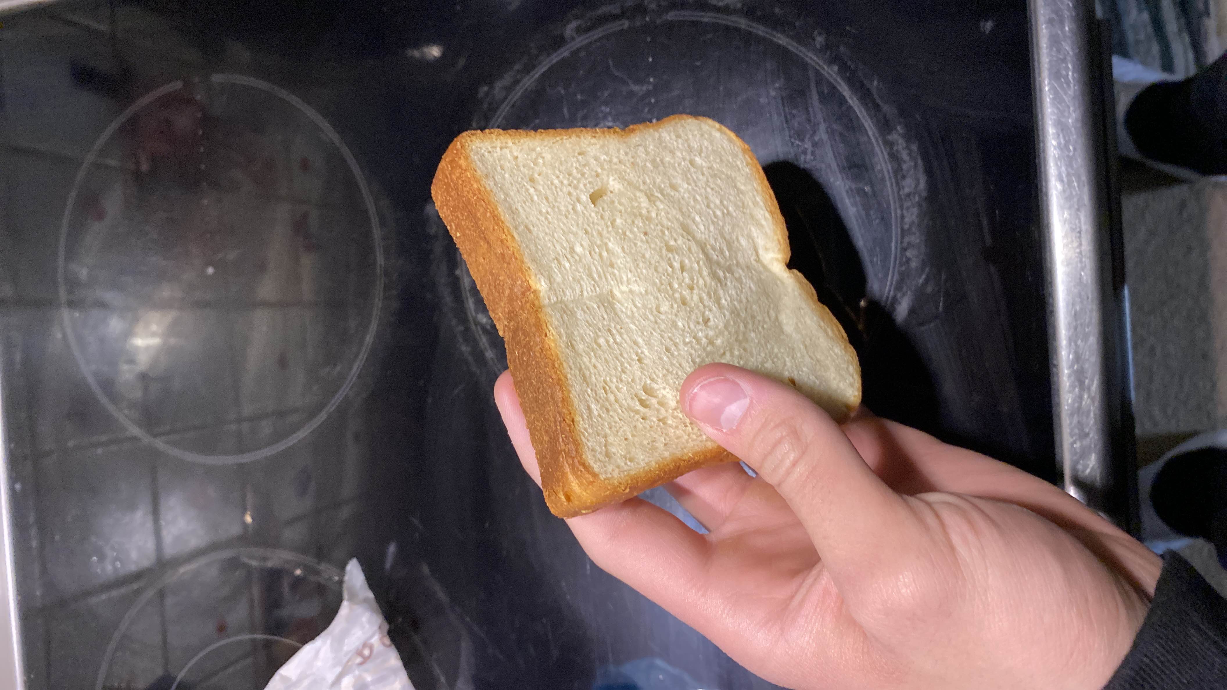 A single slice of white bread, commonly used for sandwiches, providing moderate carbohydrates and minimal protein and fats.