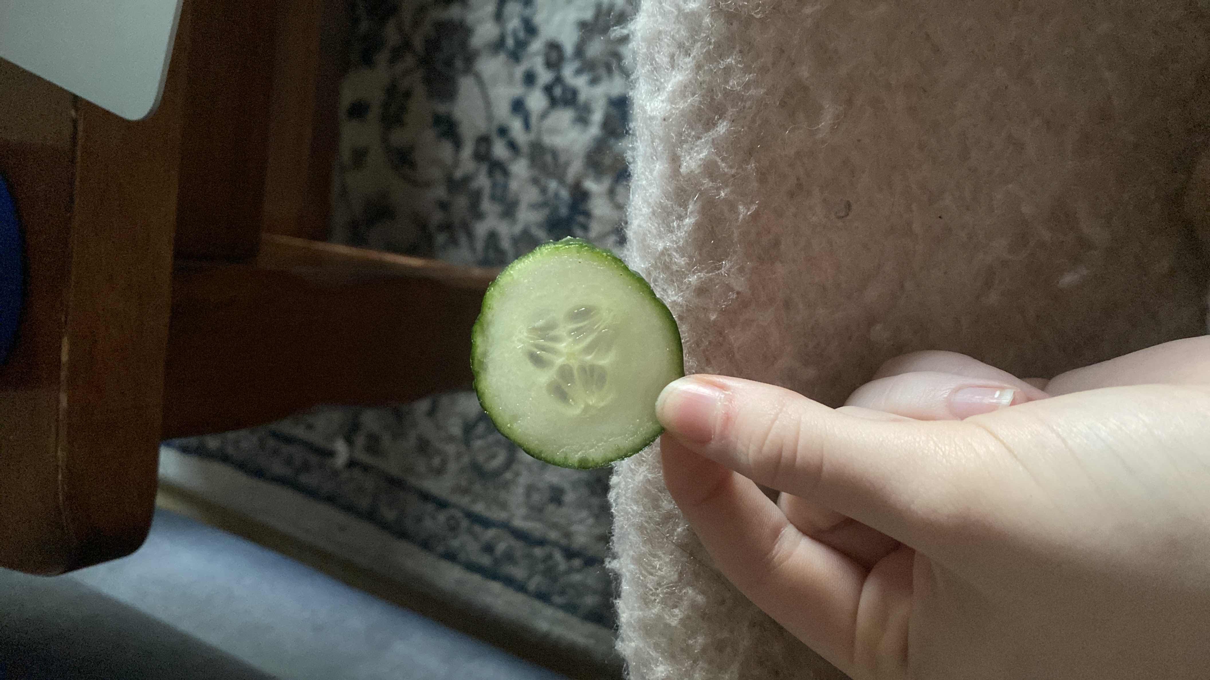 A single slice of cucumber, a low-calorie and hydrating vegetable.