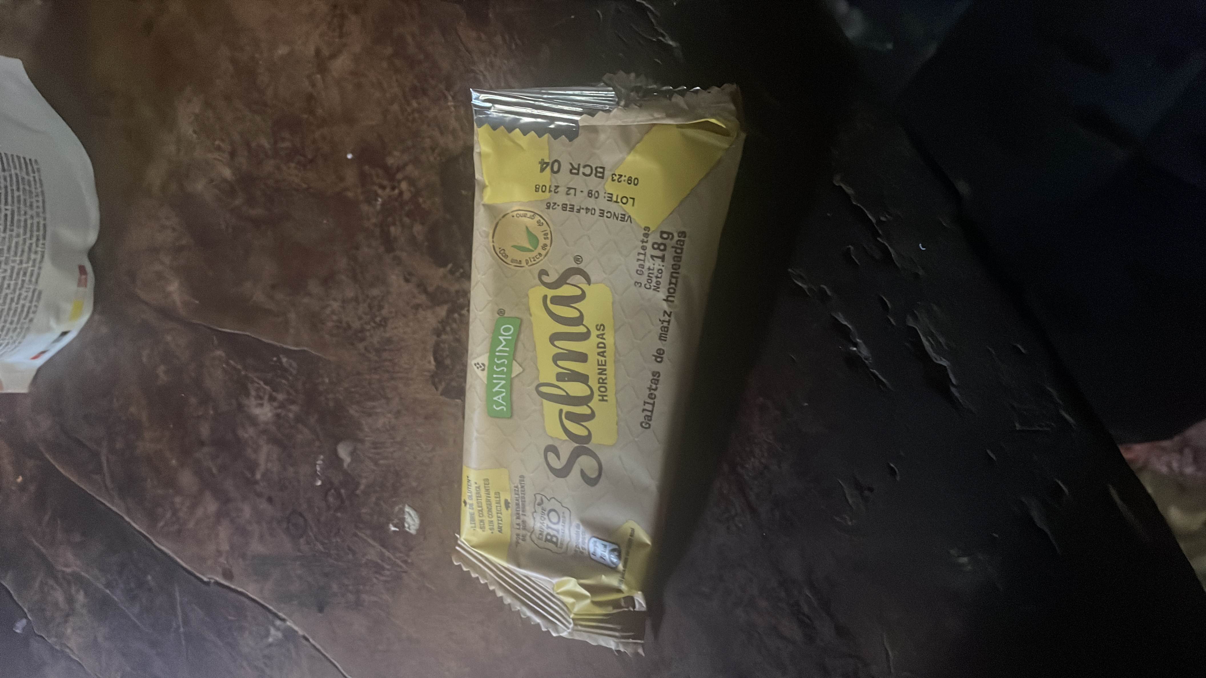 Sanissimo Salmas Horneadas are baked corn crackers with a low calorie count, gluten-free, and made with natural ingredients.