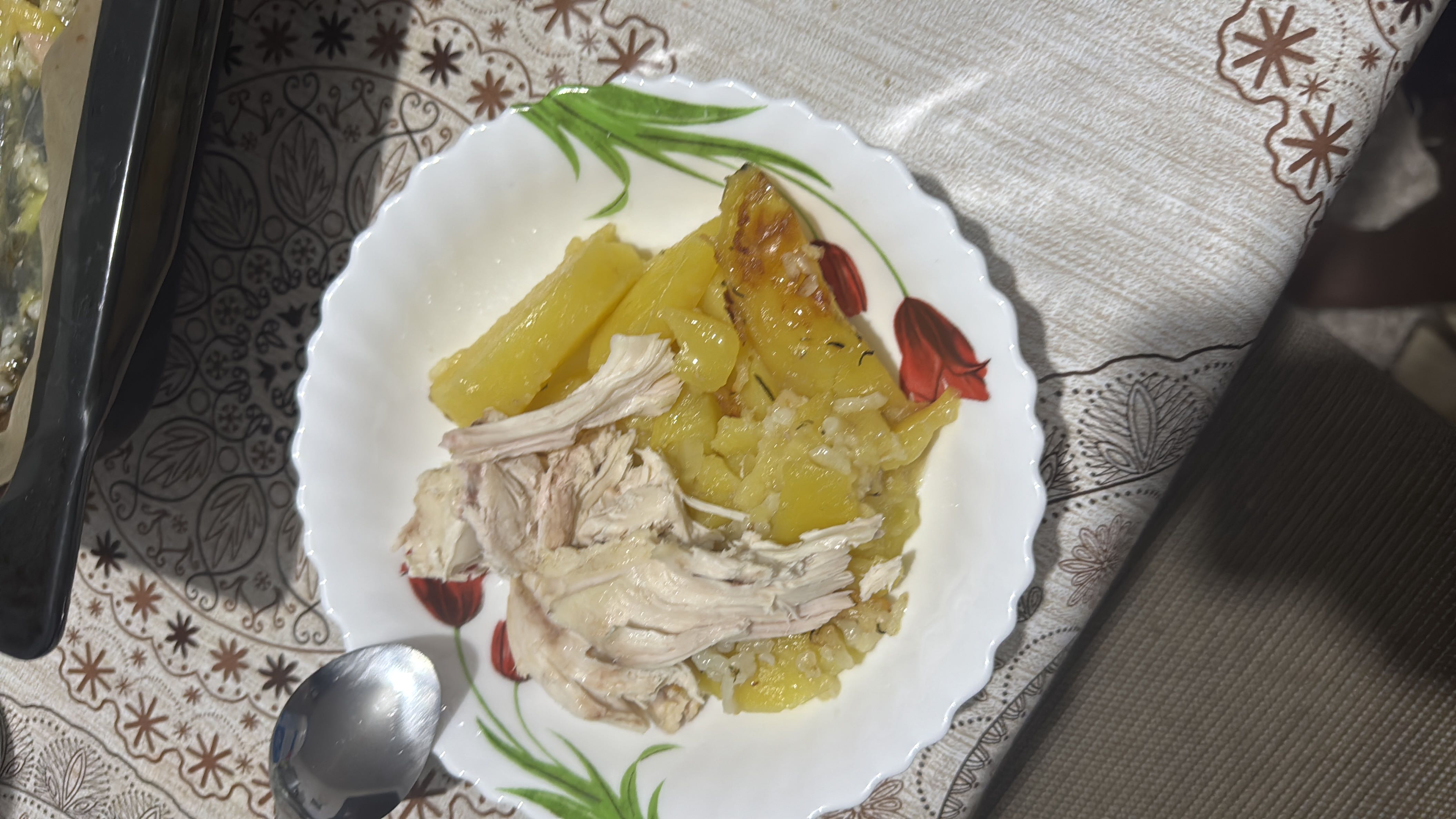 A dish consisting of shredded chicken and roasted potatoes, providing a balanced mix of protein and carbohydrates.