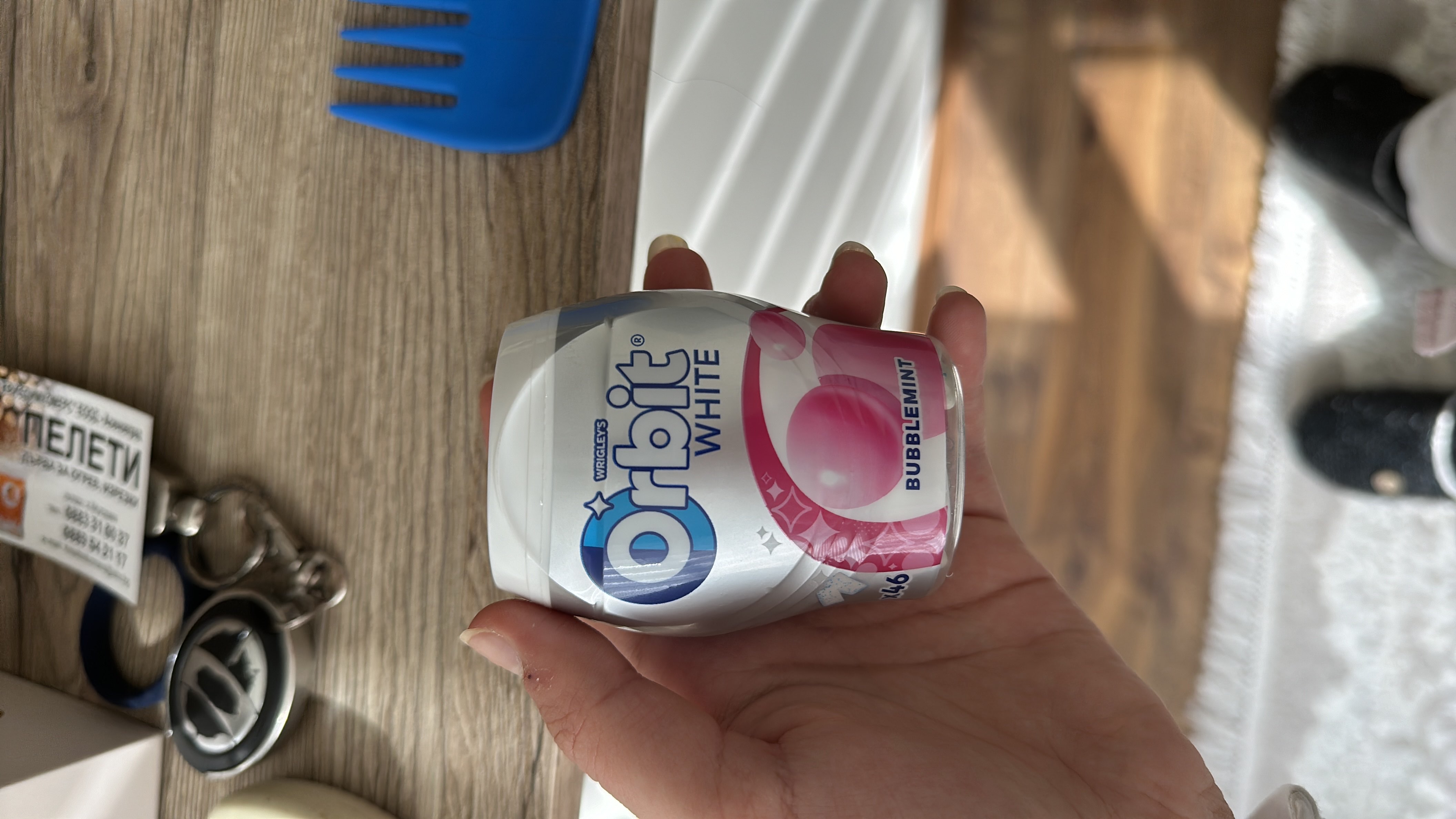 The image shows a container of Orbit White Bubblemint sugar-free gum, which is low in calories and contains no significant amounts of protein, carbs, or fats.