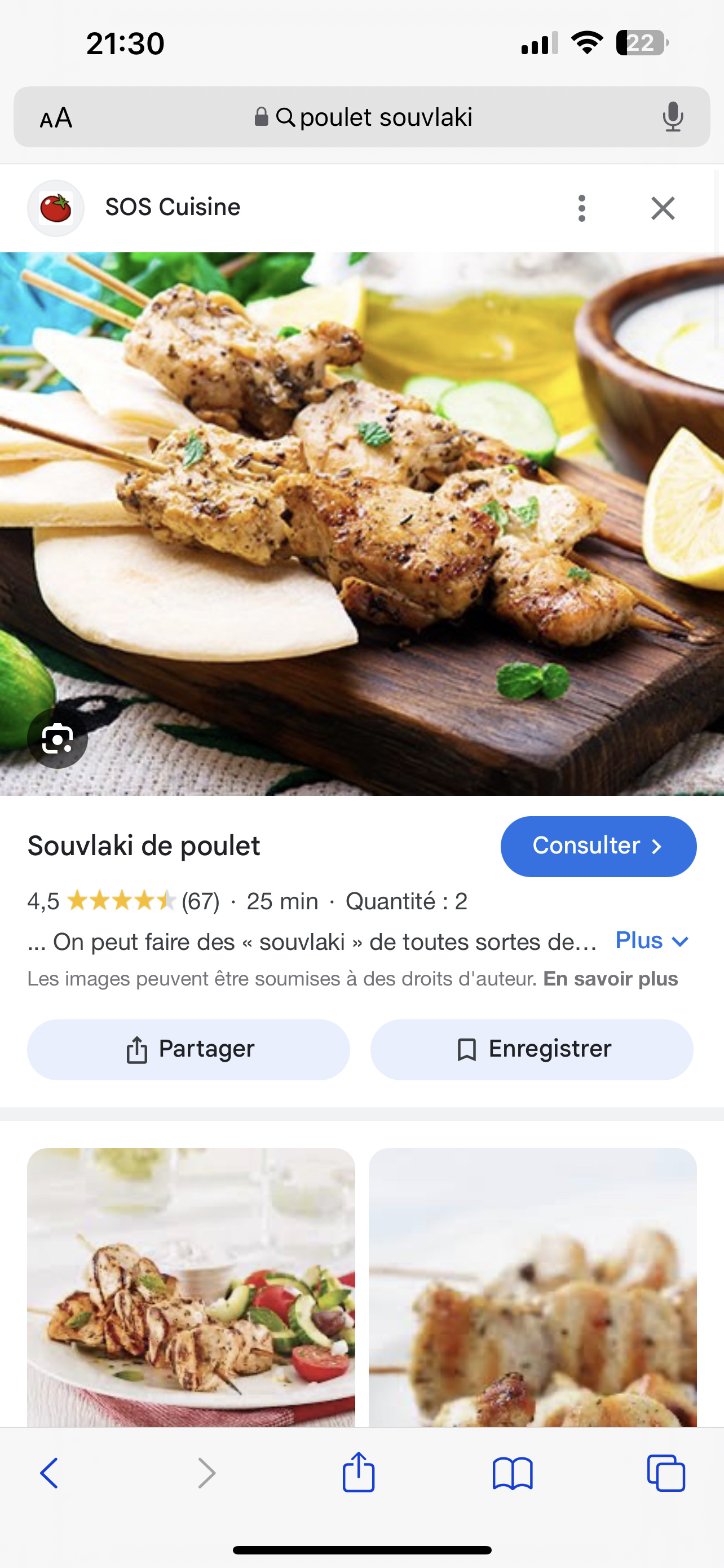 Grilled chicken souvlaki served with pita bread, offering a balanced mix of protein, carbs, and fats.