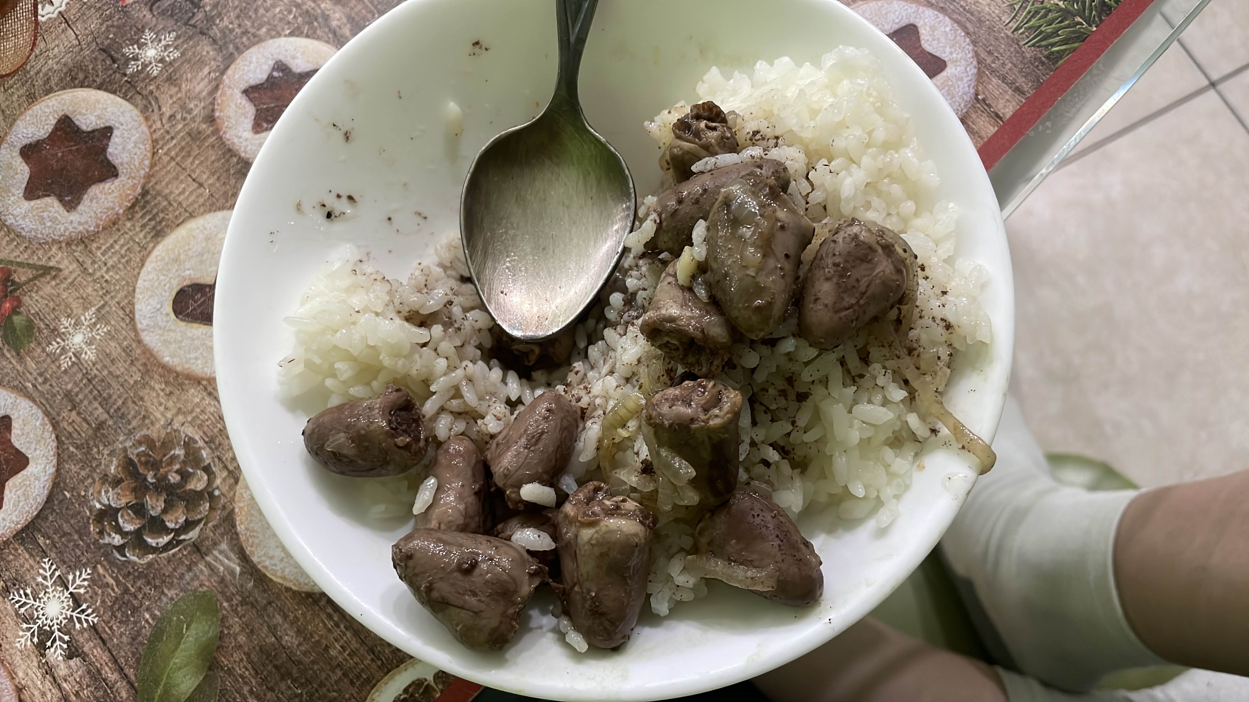 A dish consisting of cooked chicken liver and white rice, seasoned lightly.