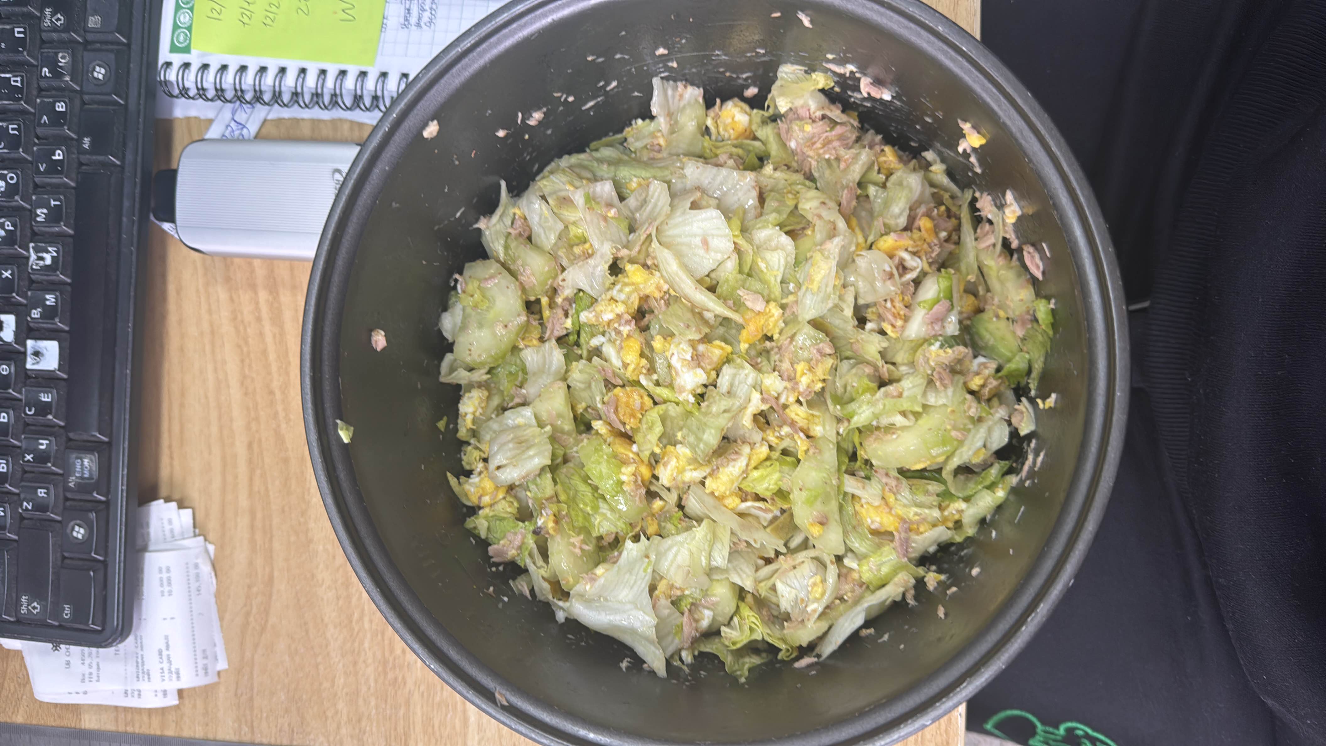 A healthy tuna salad with lettuce, egg, and dressing, providing a balanced mix of protein, fats, and carbohydrates.
