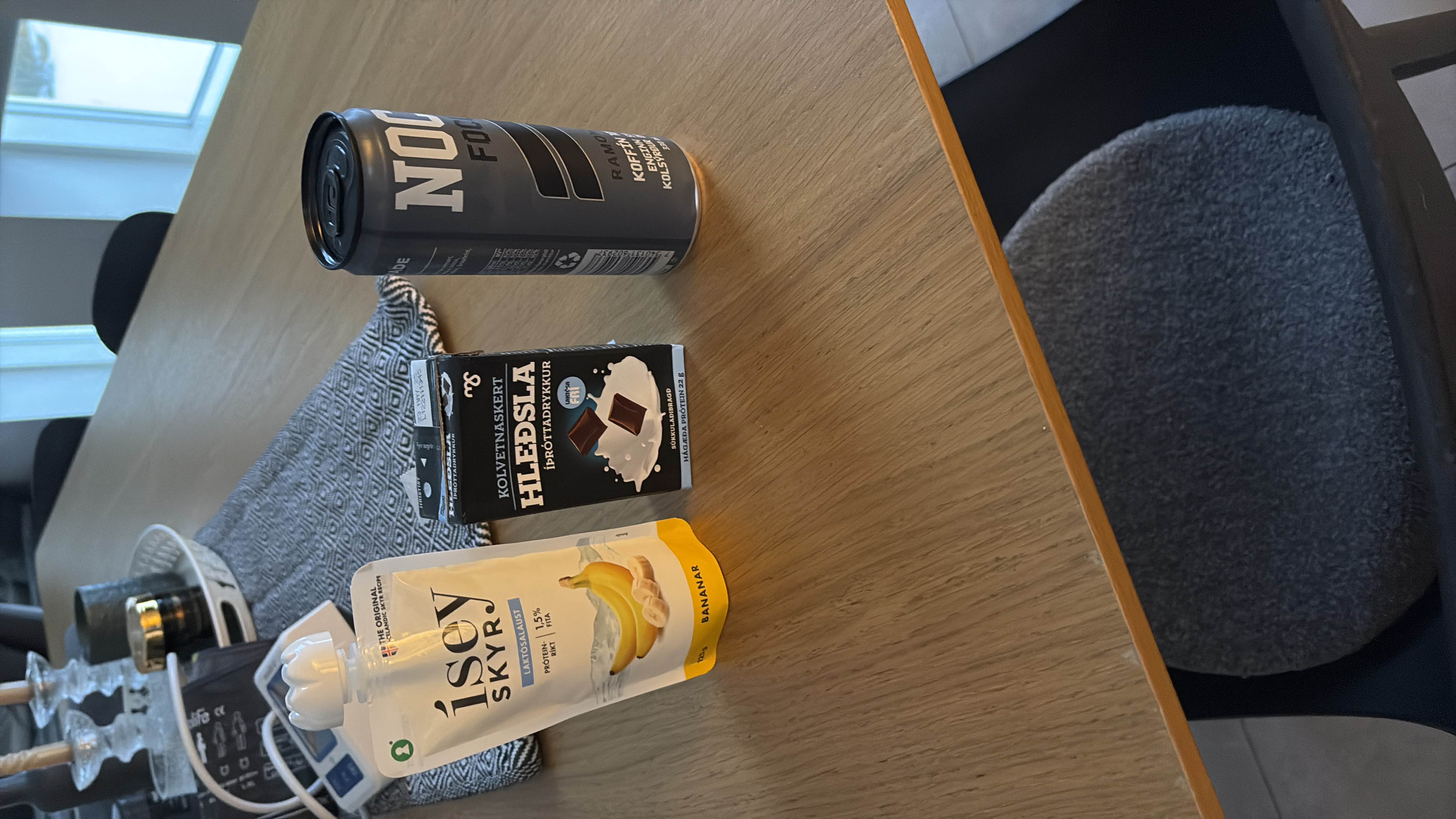 A combination of high-protein dairy-based snacks and an energy drink, providing a balanced mix of protein, carbohydrates, and minimal fats.