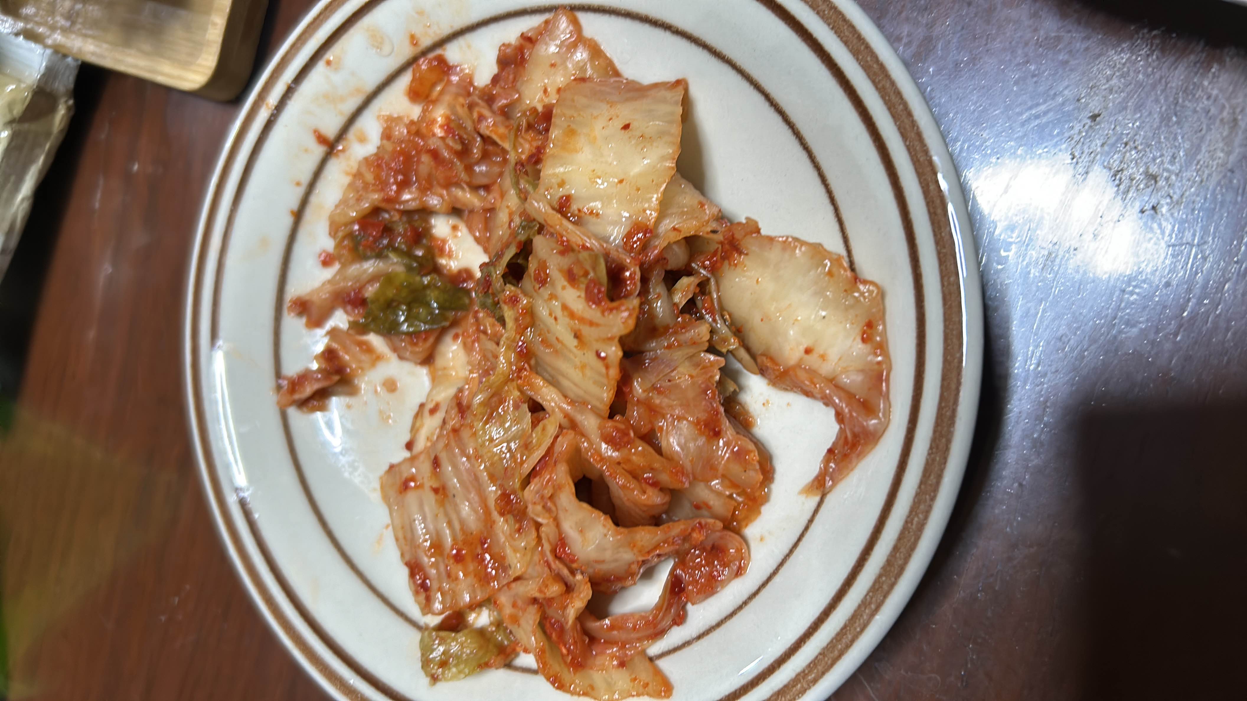 Kimchi, a traditional Korean fermented cabbage dish, is low in calories and rich in probiotics, vitamins, and fiber.