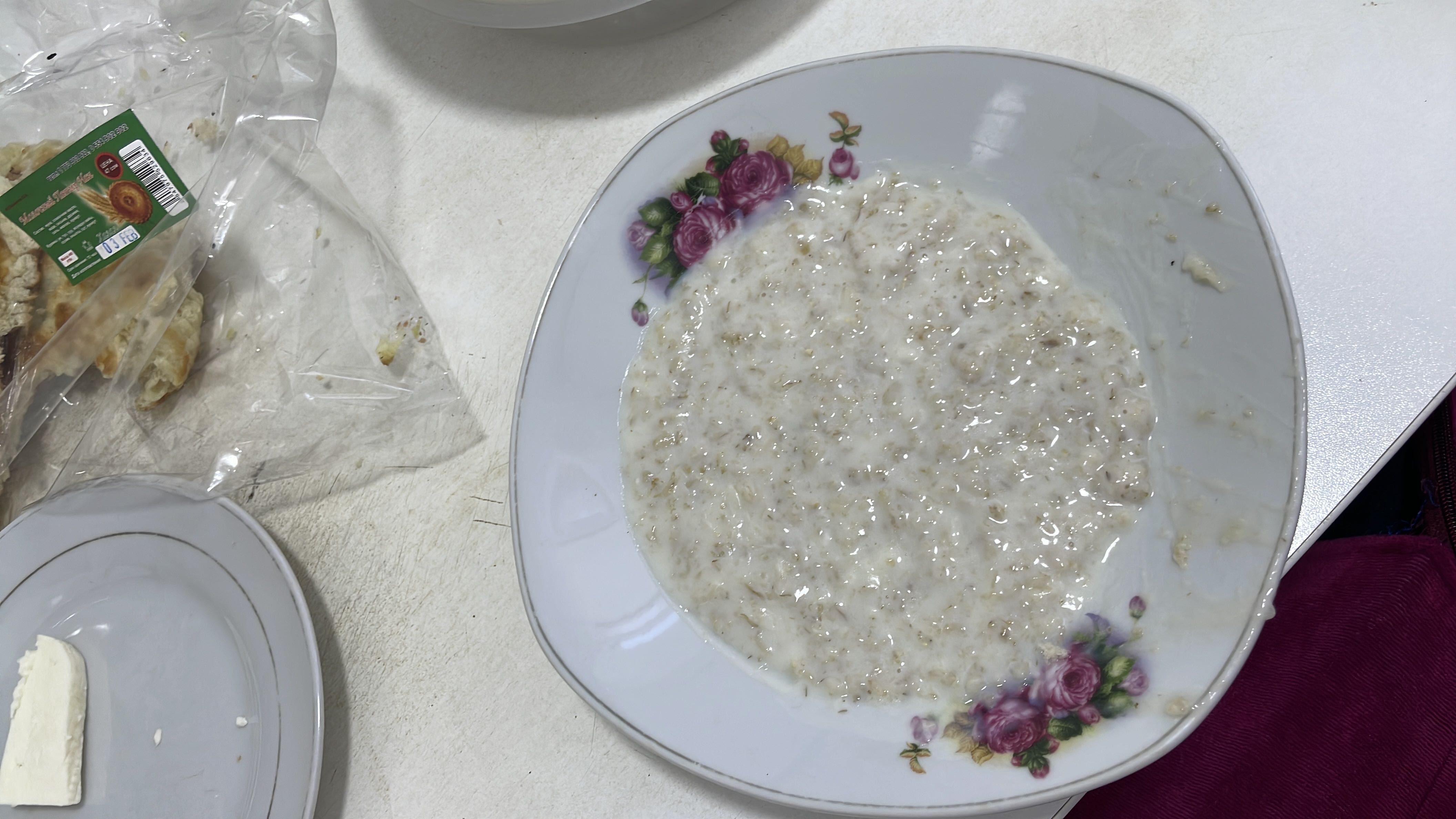 A bowl of oatmeal prepared with milk, providing a balanced mix of carbohydrates, protein, and fats, making it a nutritious breakfast option.